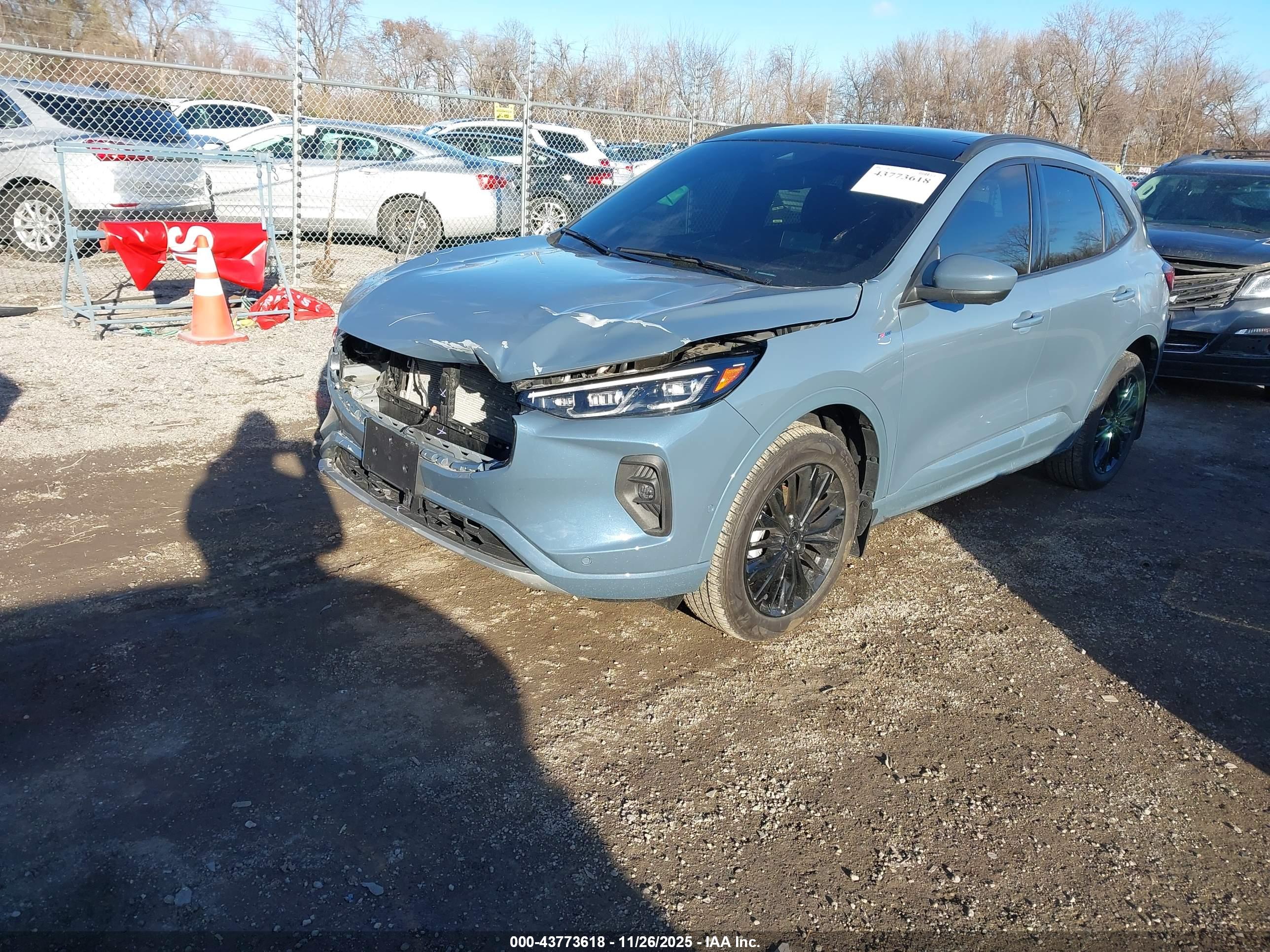 FORD ESCAPE image 2