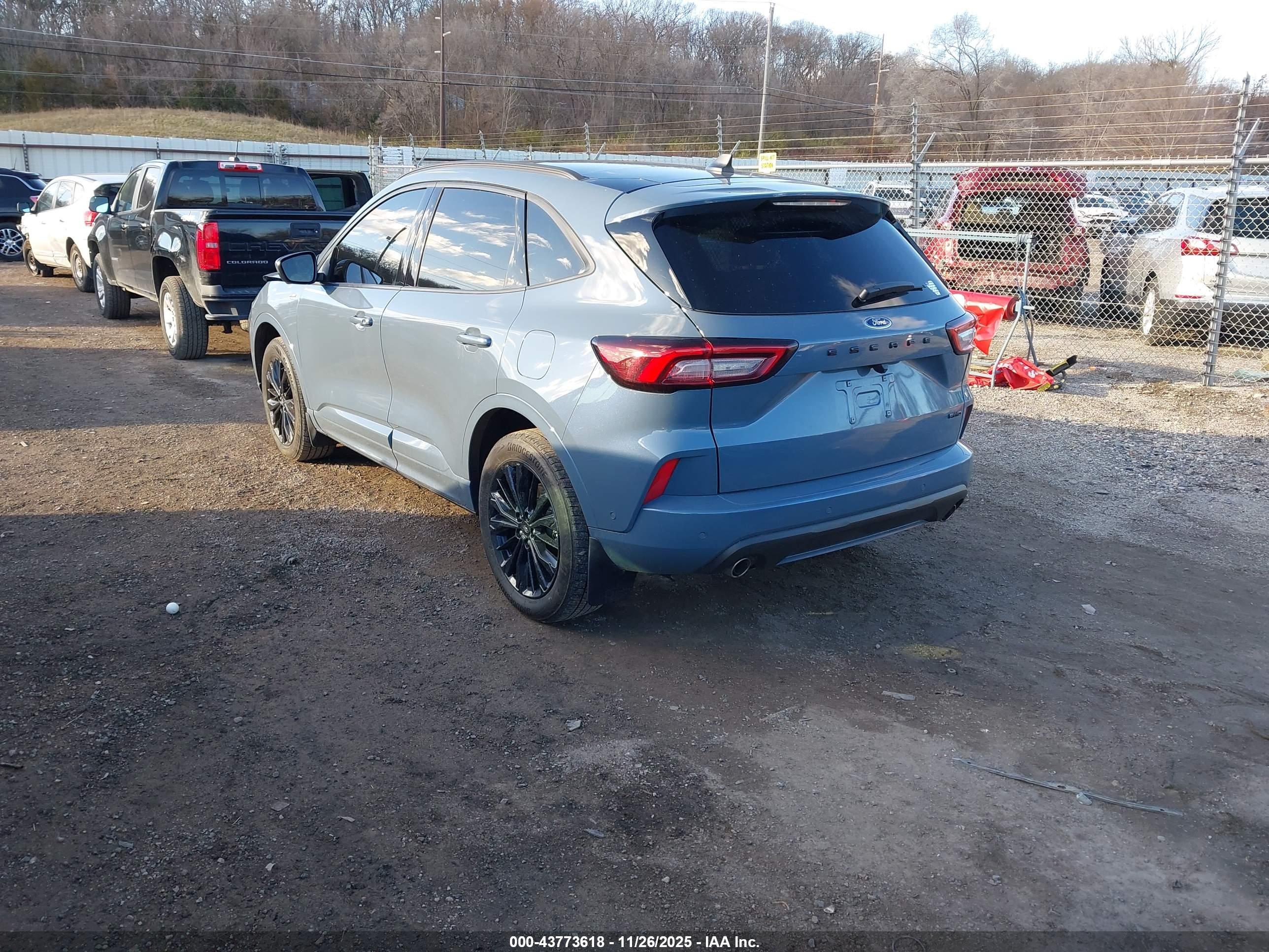 FORD ESCAPE image 3