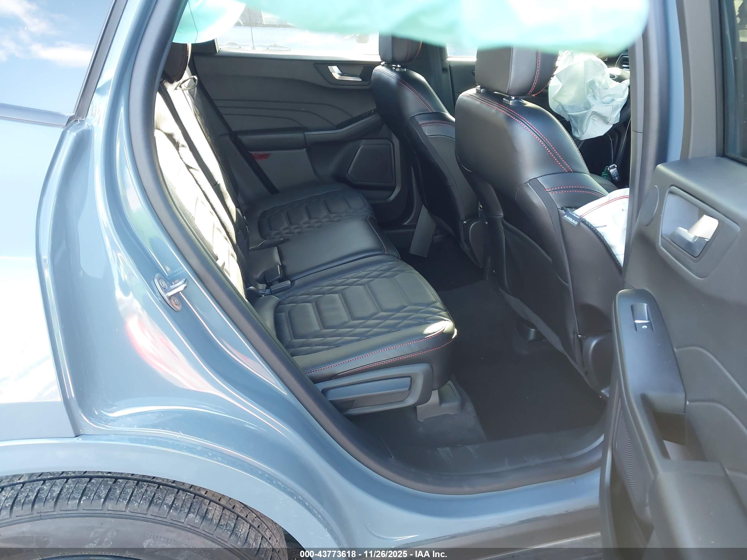 FORD ESCAPE image 8