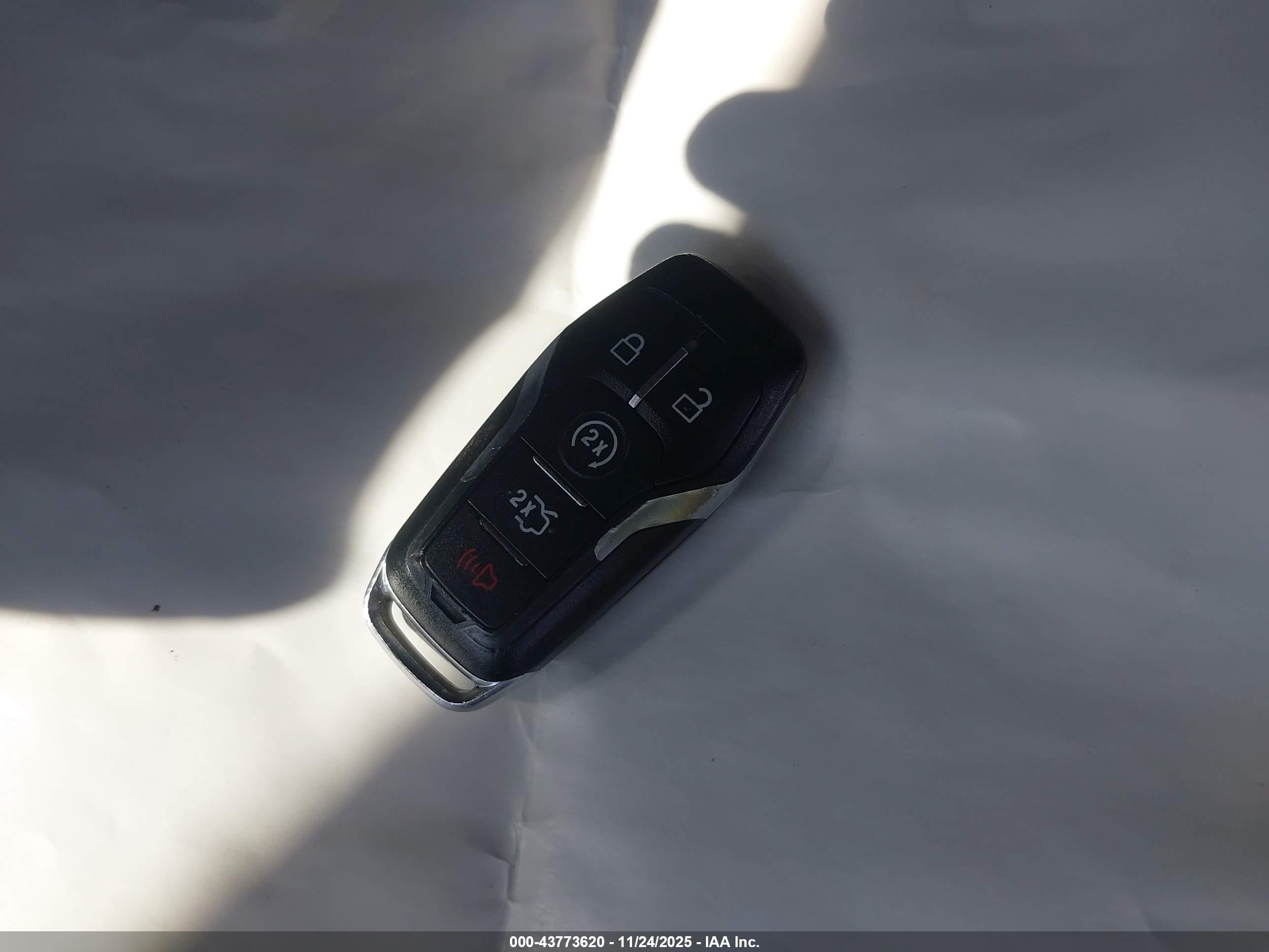FORD FUSION image 11