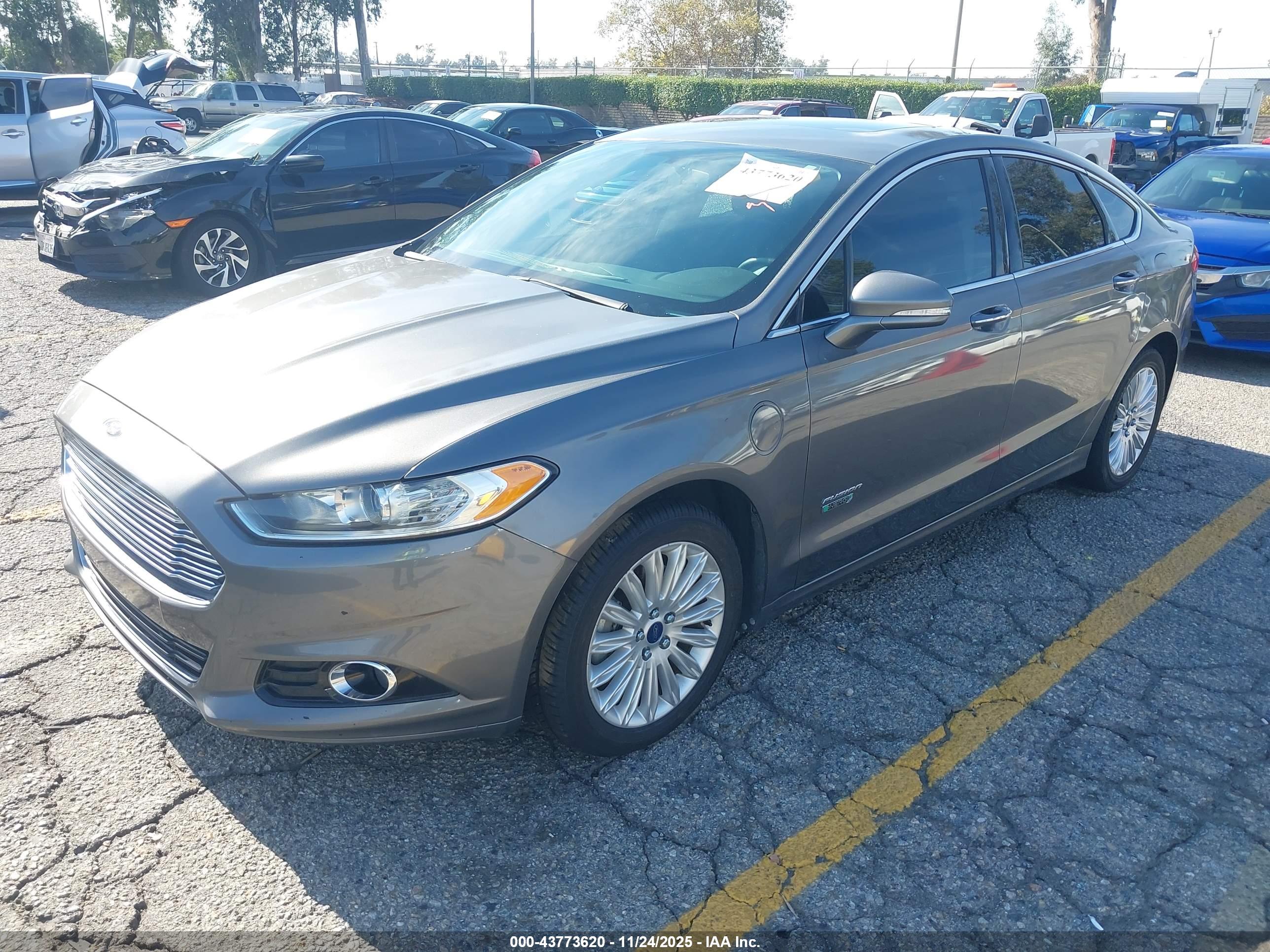 FORD FUSION image 2