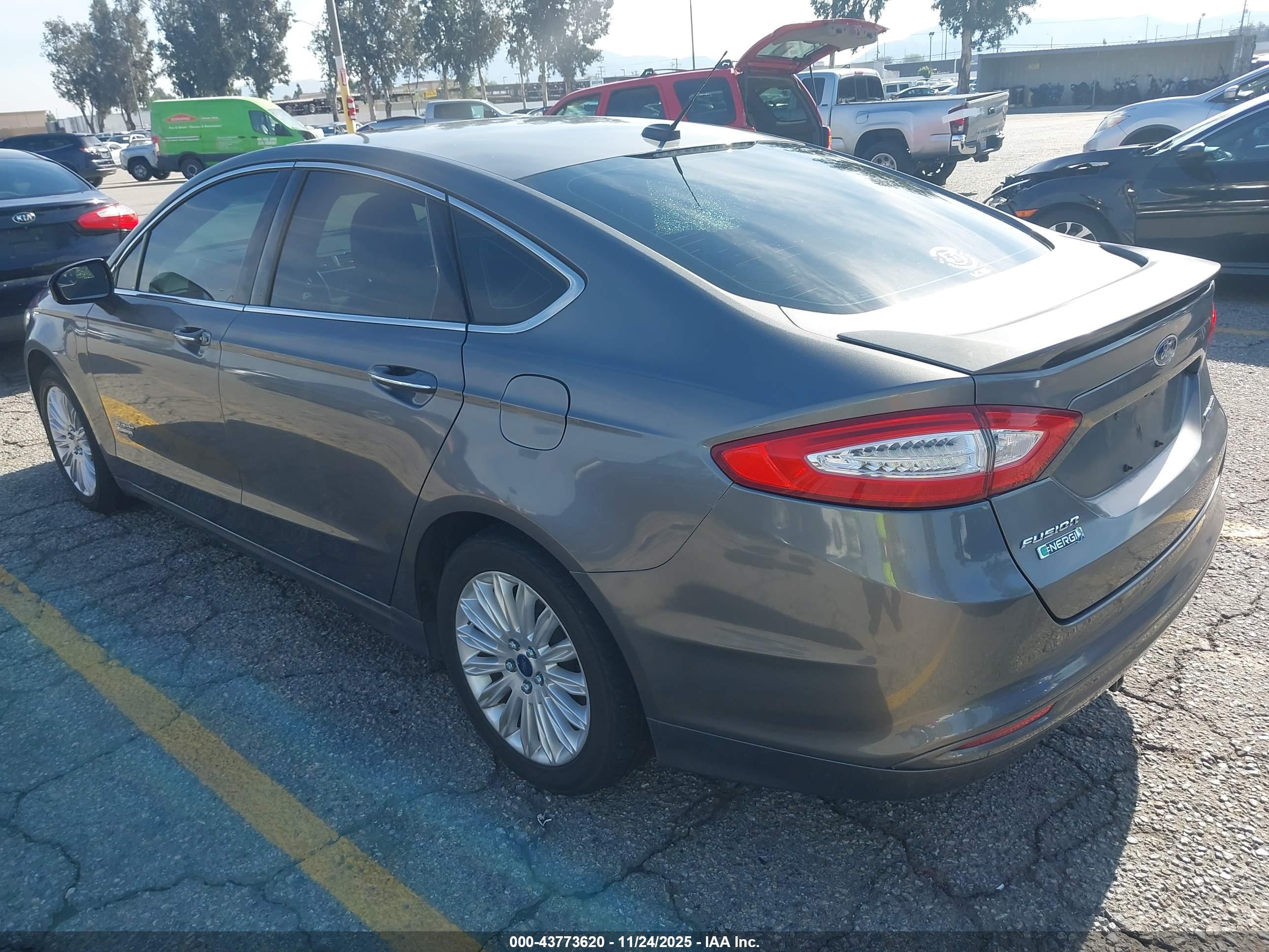 FORD FUSION image 3