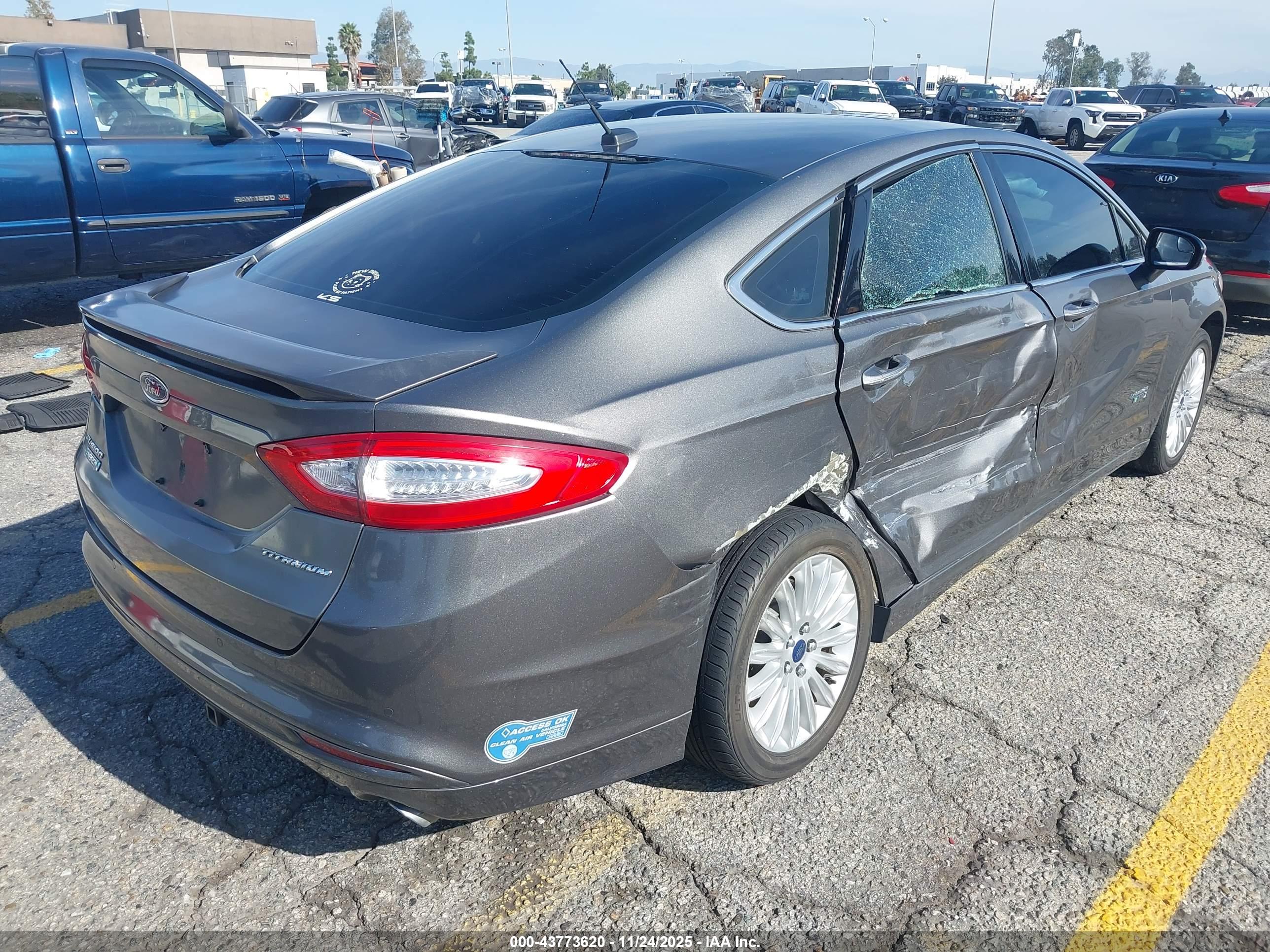 FORD FUSION image 4
