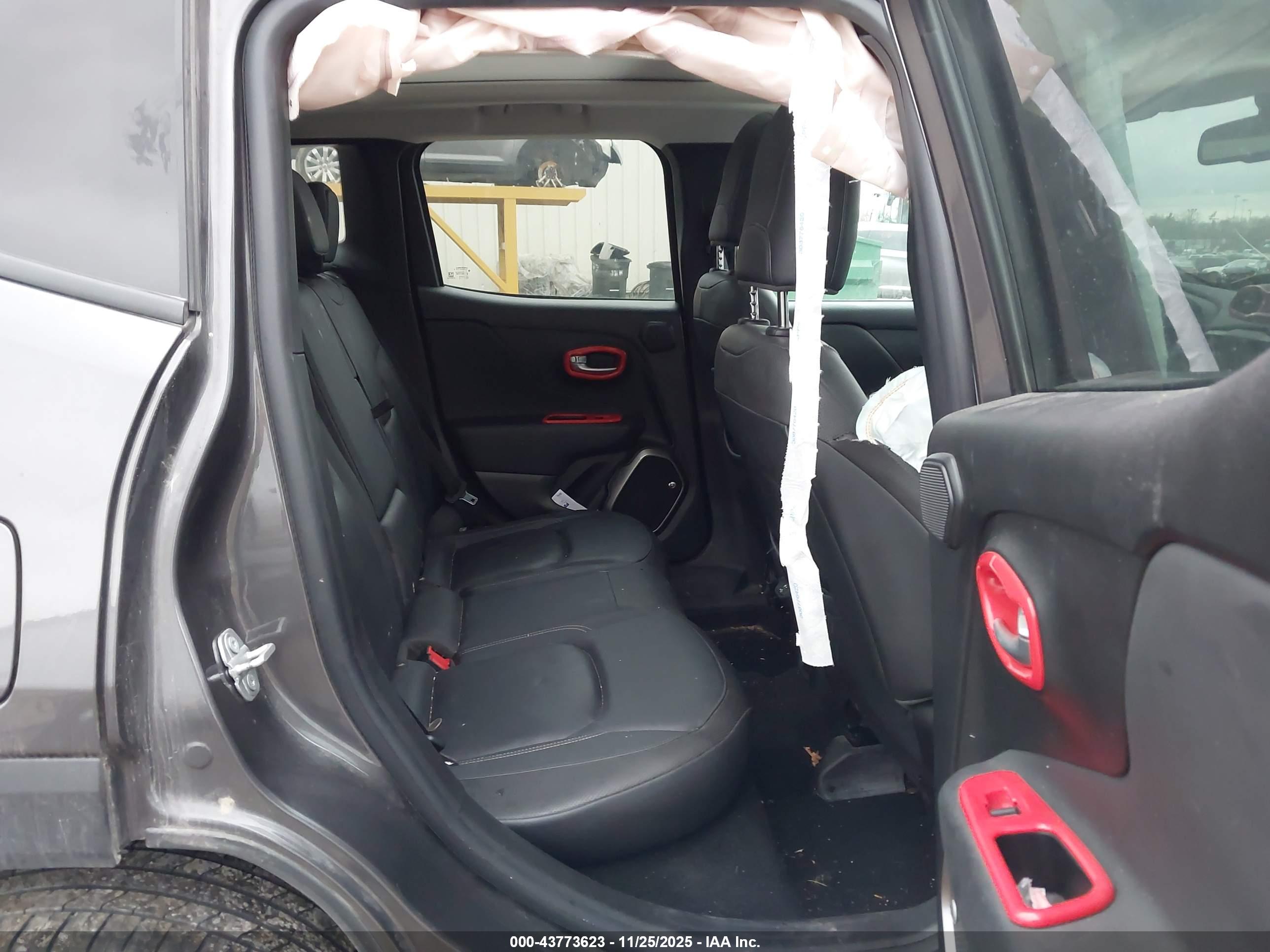 JEEP RENEGADE image 8