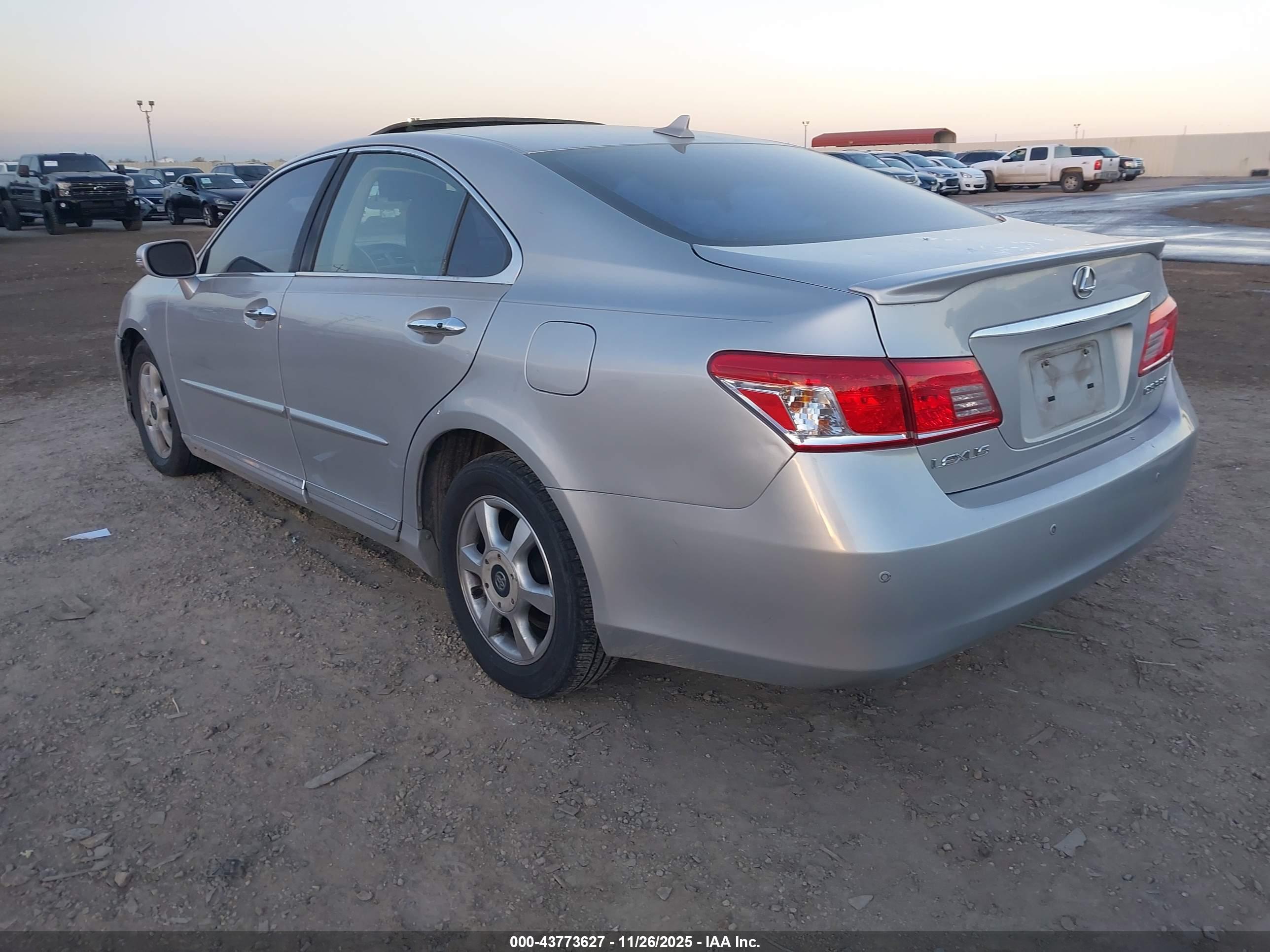LEXUS ES image 3