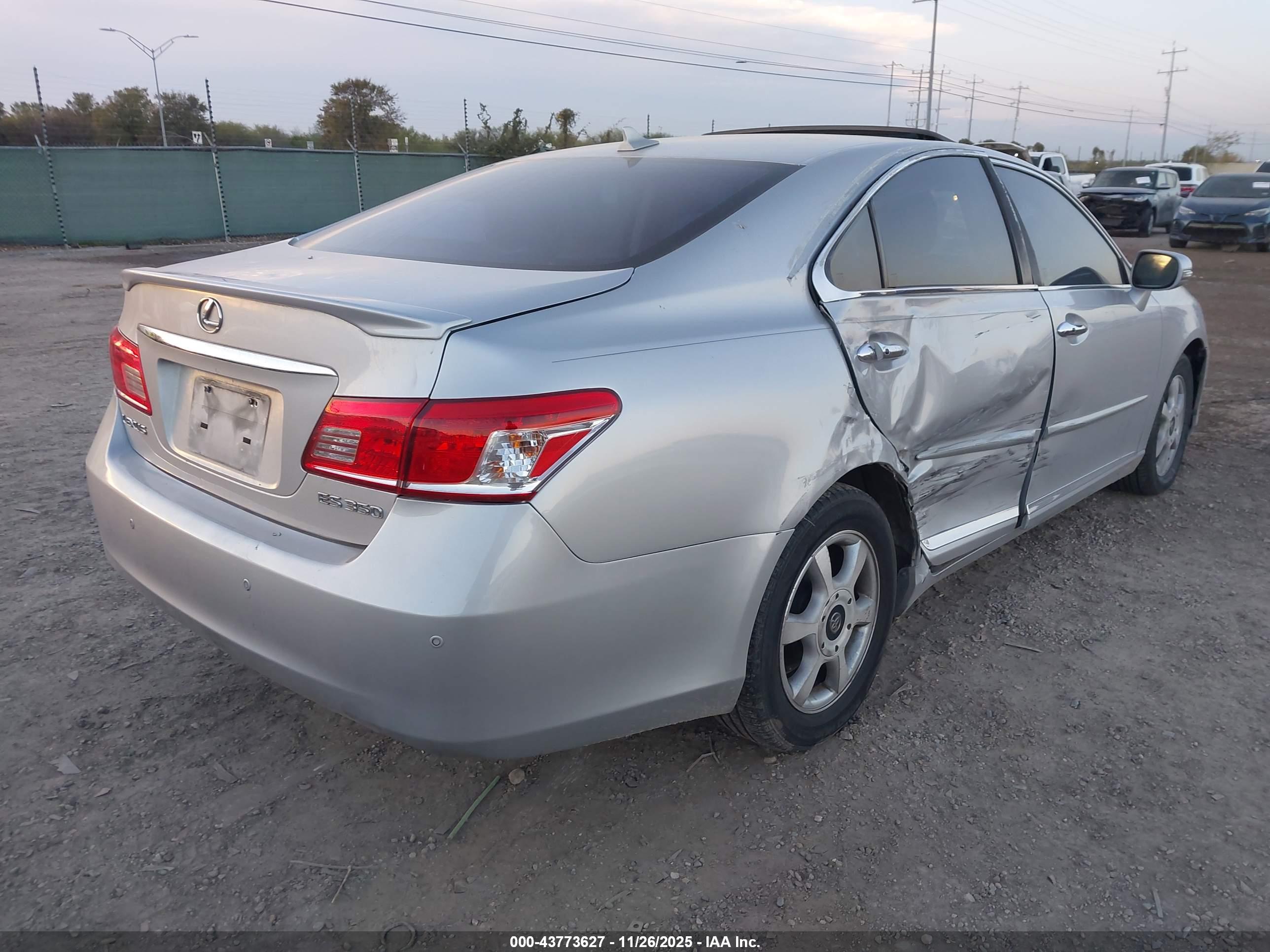 LEXUS ES image 4