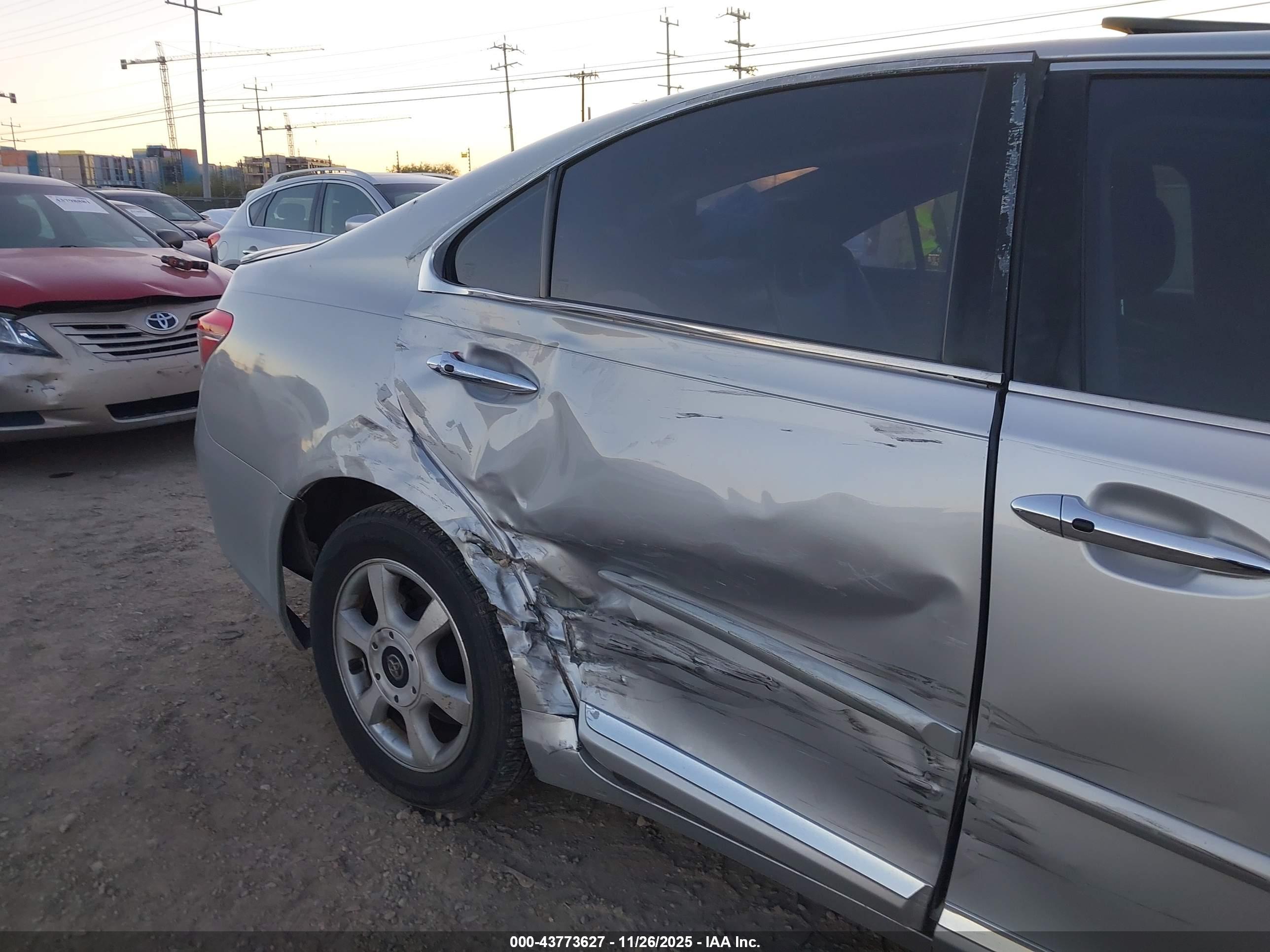 LEXUS ES image 6