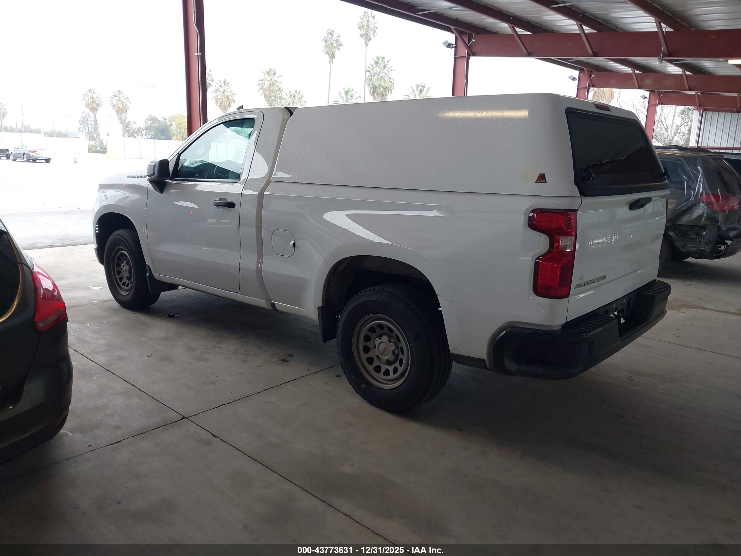 CHEVROLET SILVERADO image 3