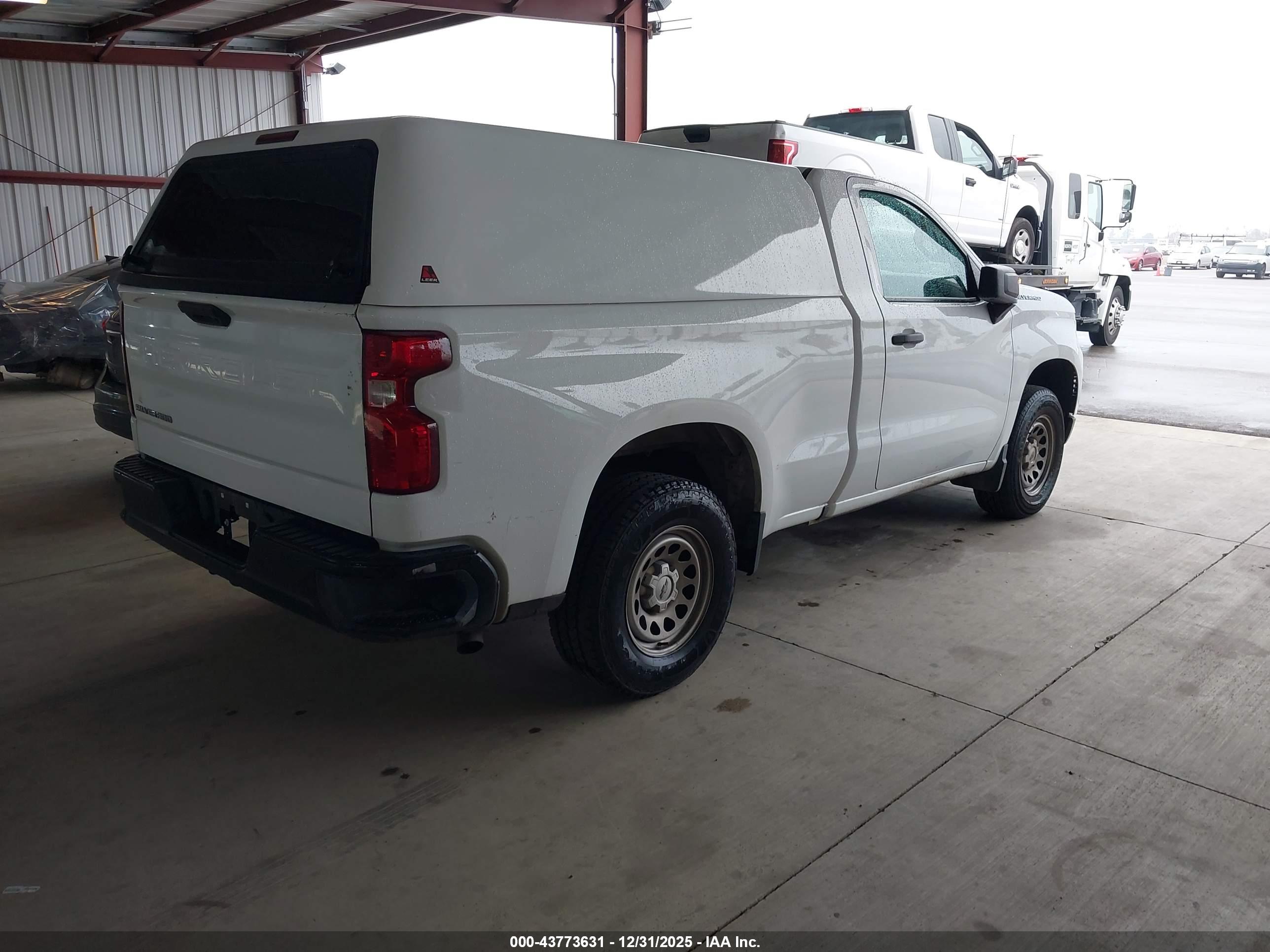 CHEVROLET SILVERADO image 4