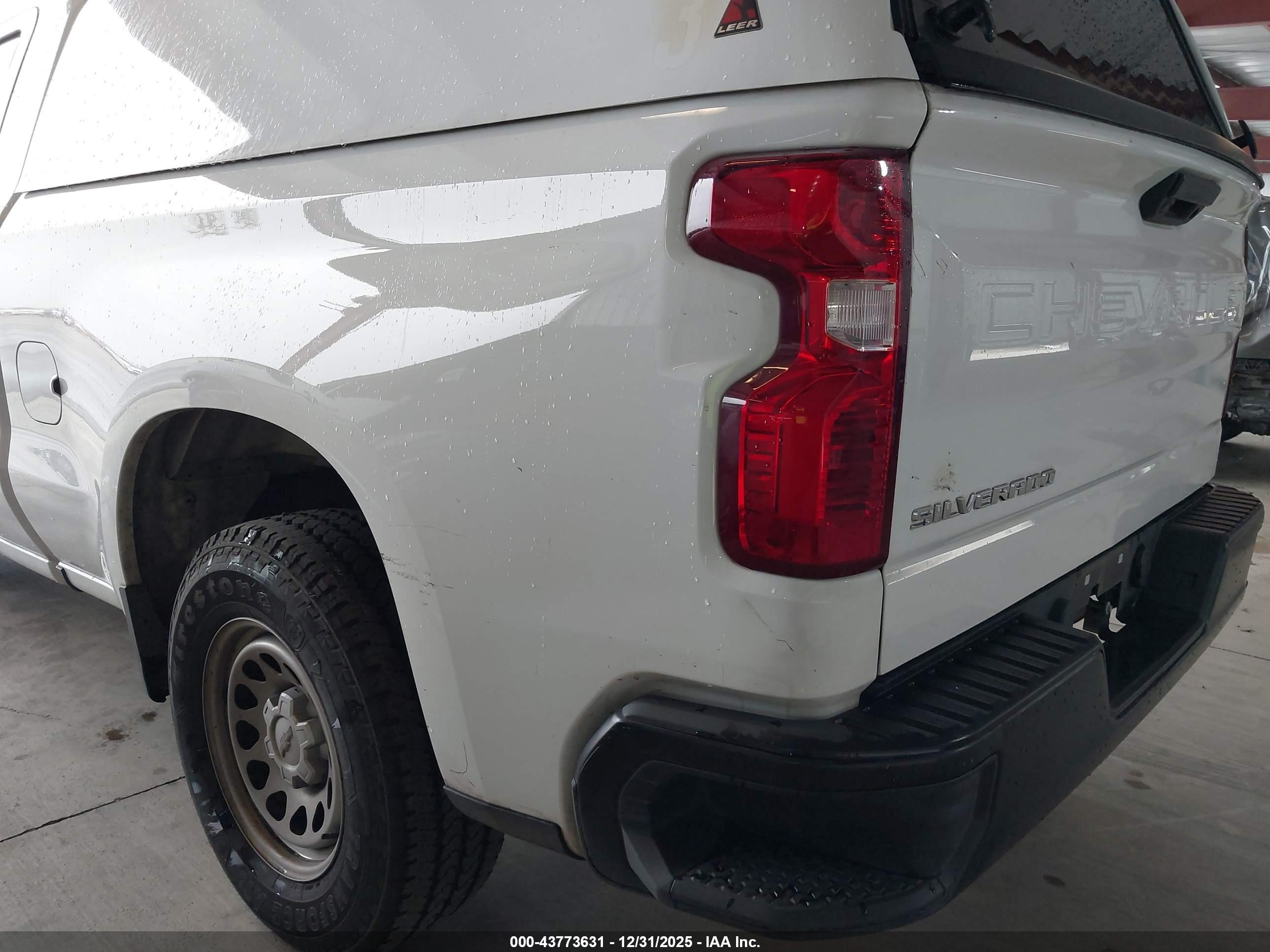 CHEVROLET SILVERADO image 5