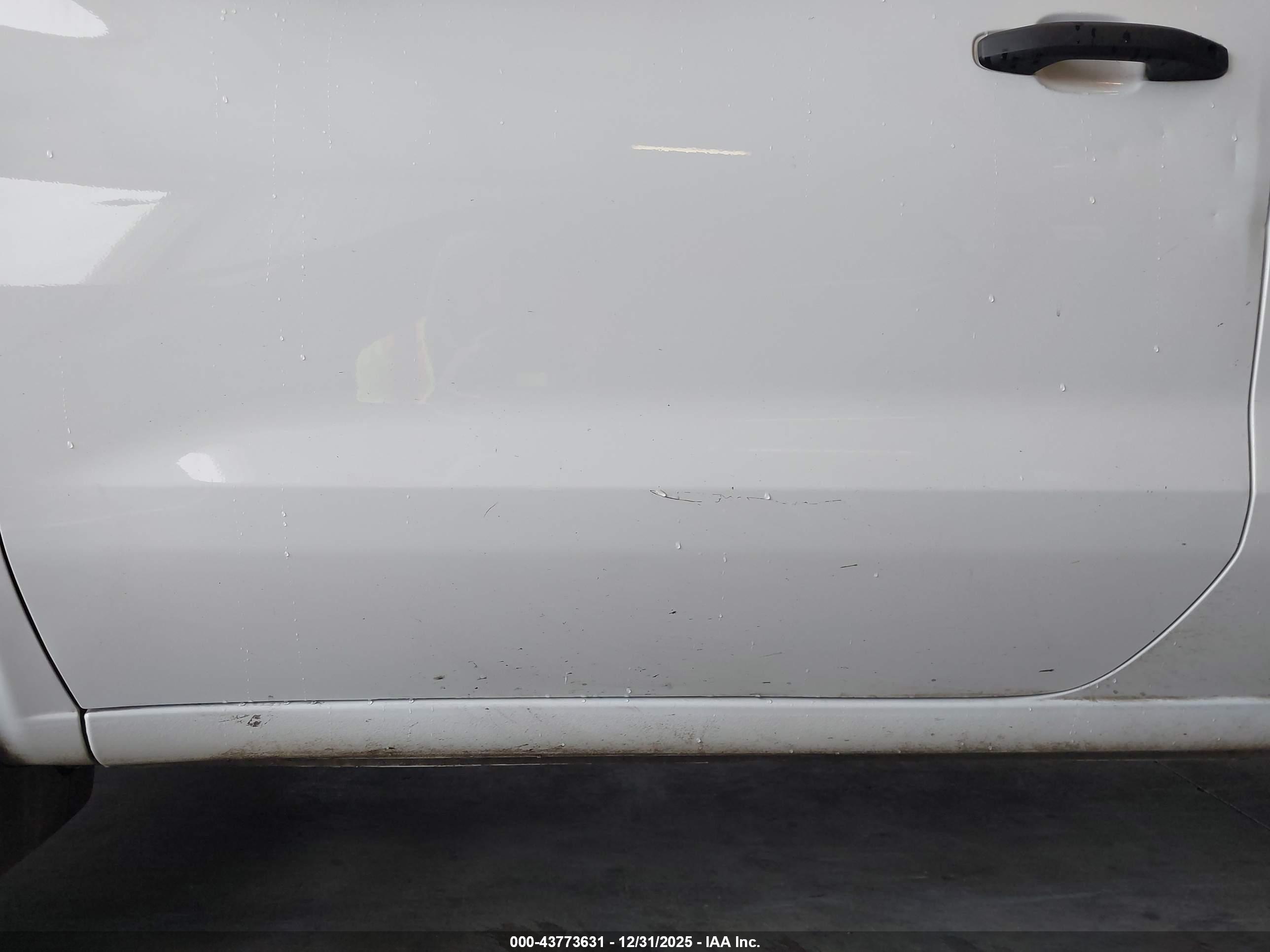 CHEVROLET SILVERADO image 6