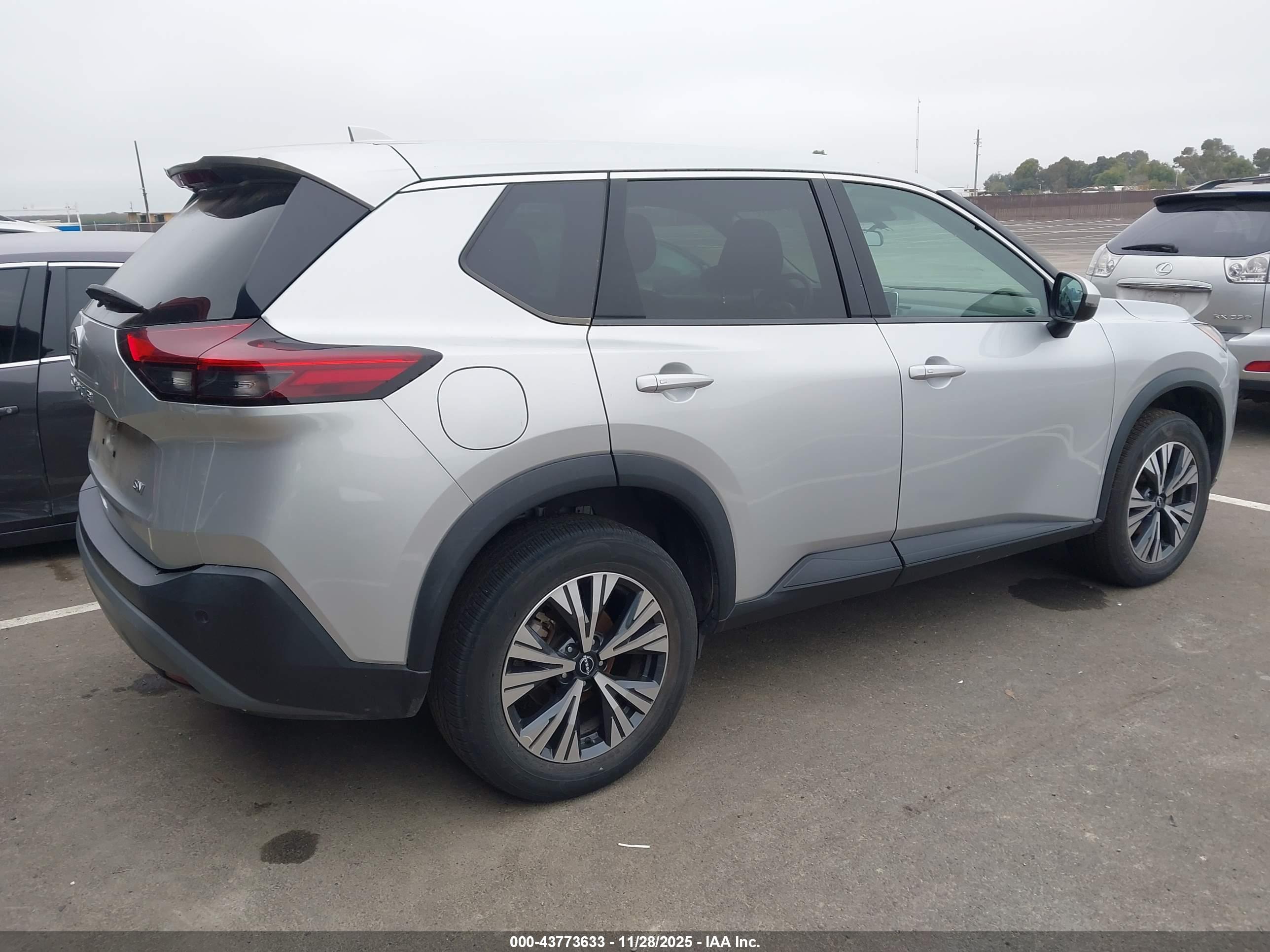 NISSAN ROGUE image 4