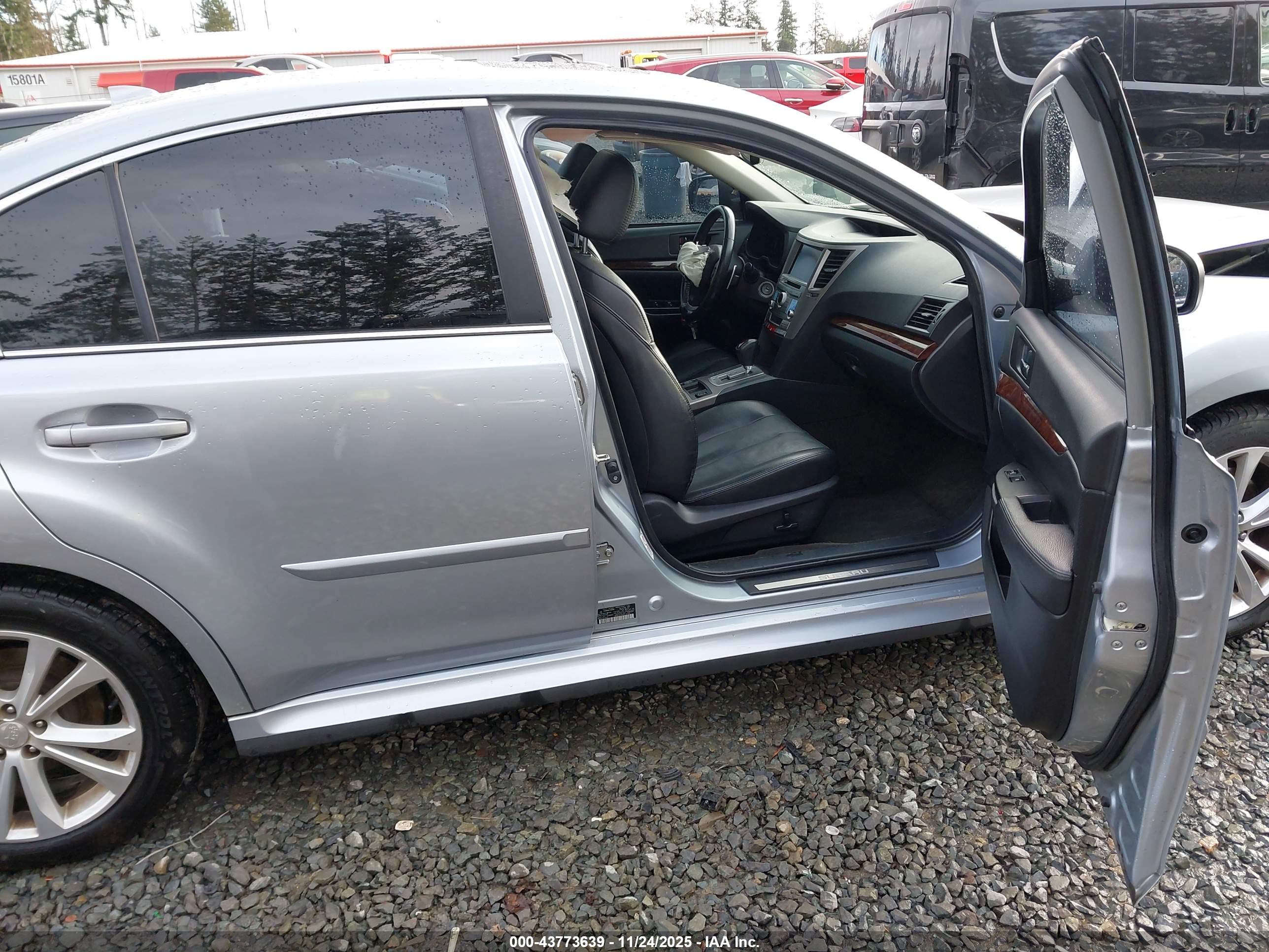 SUBARU LEGACY image 5