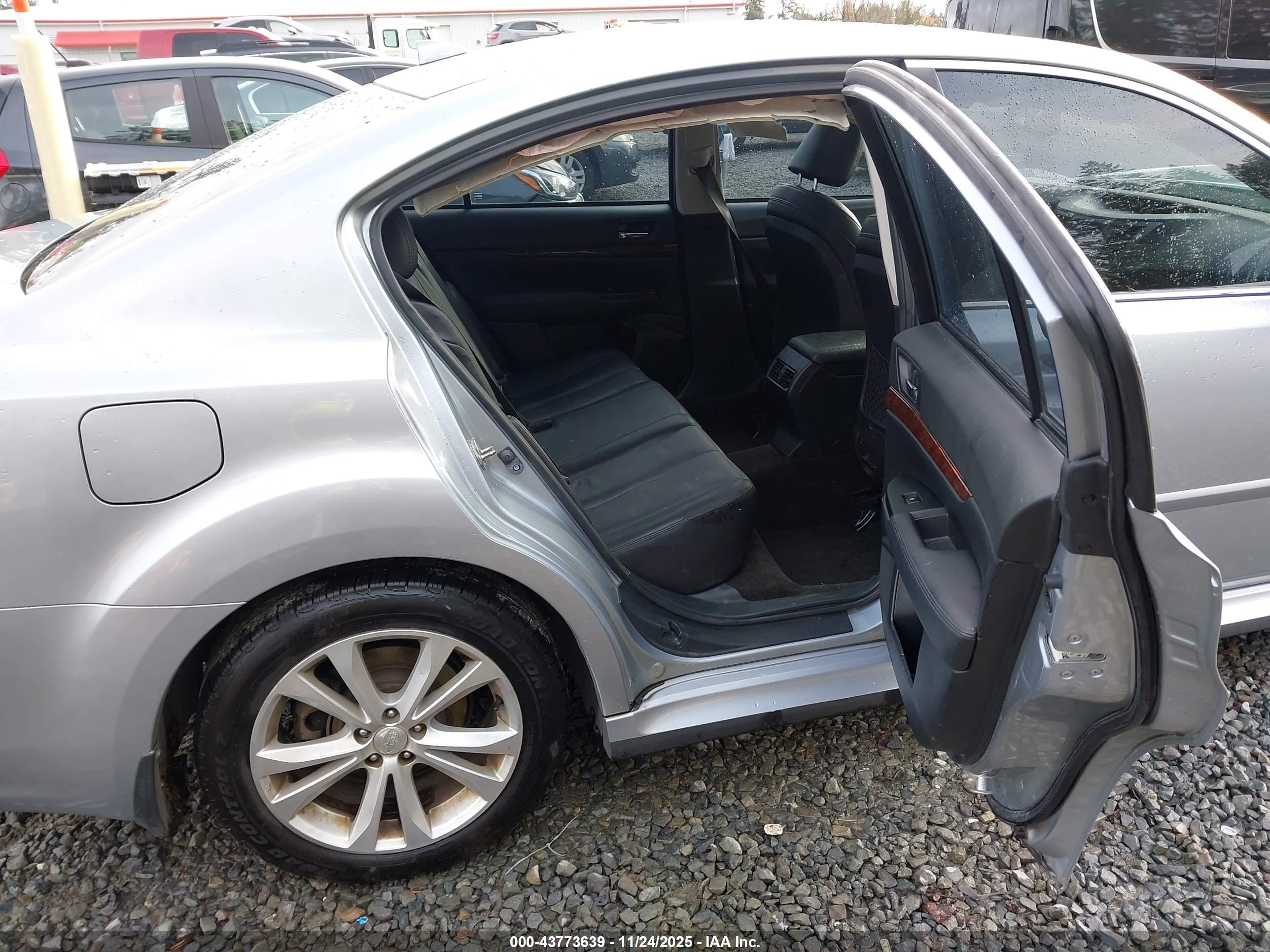 SUBARU LEGACY image 8