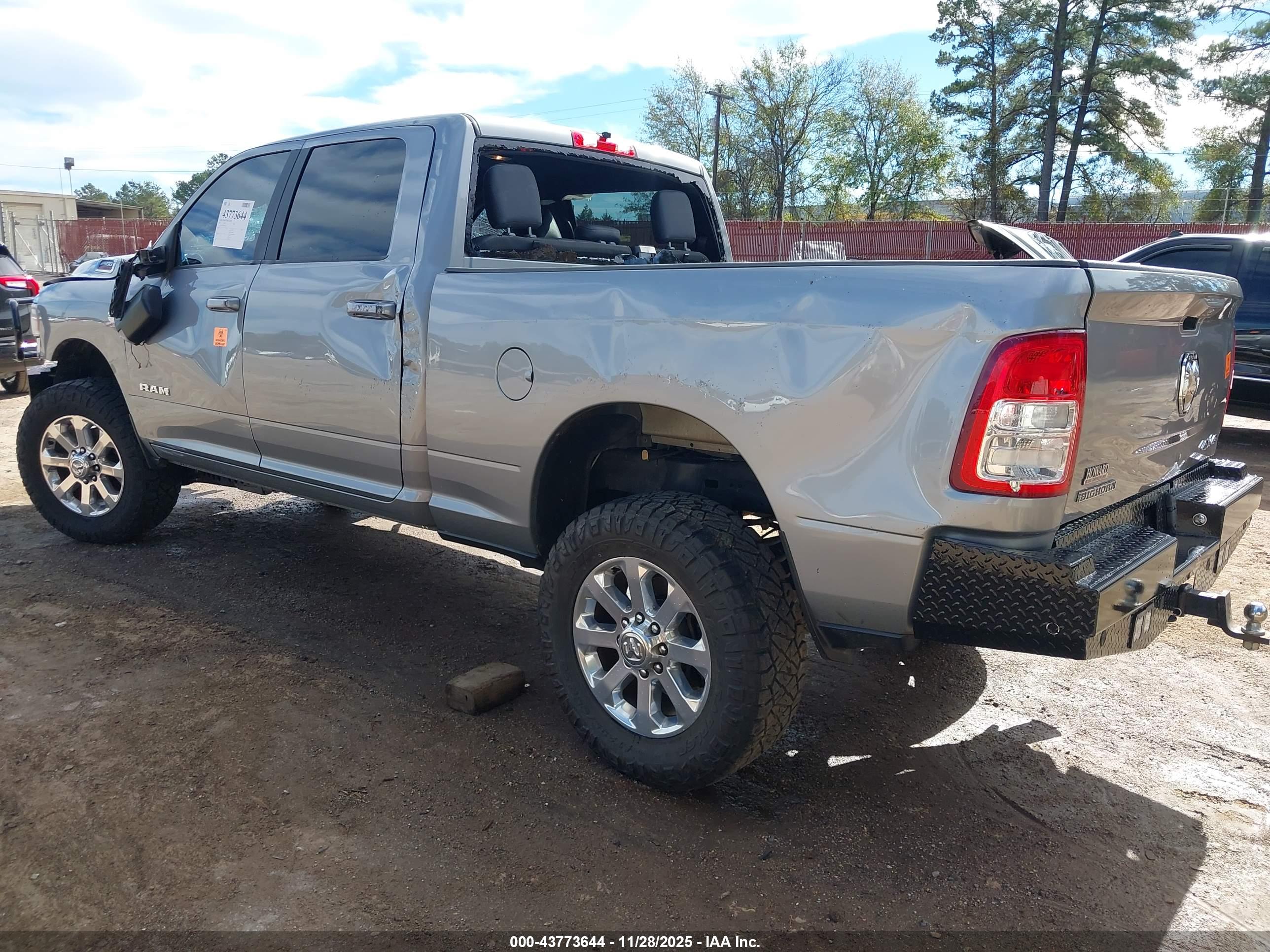 RAM 2500 image 3