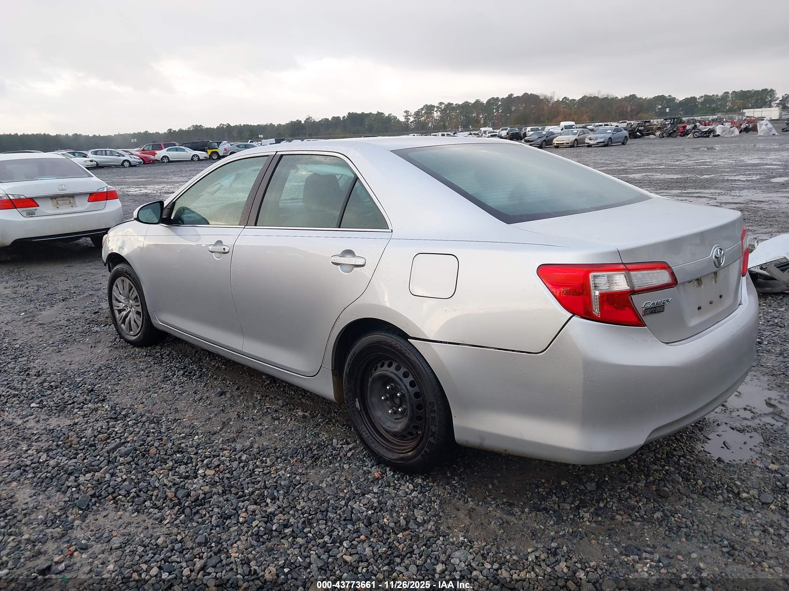 TOYOTA CAMRY image 3