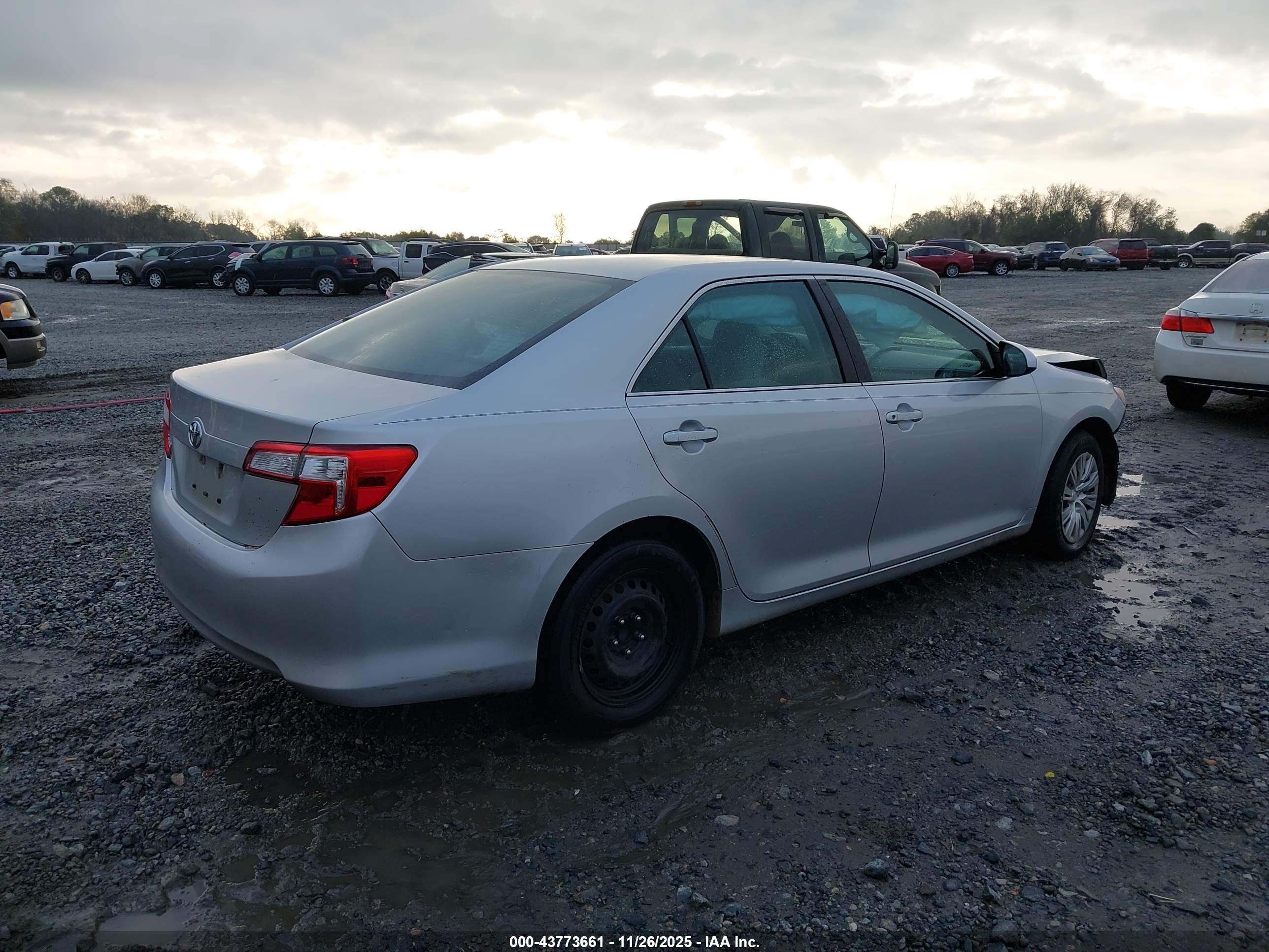 TOYOTA CAMRY image 4