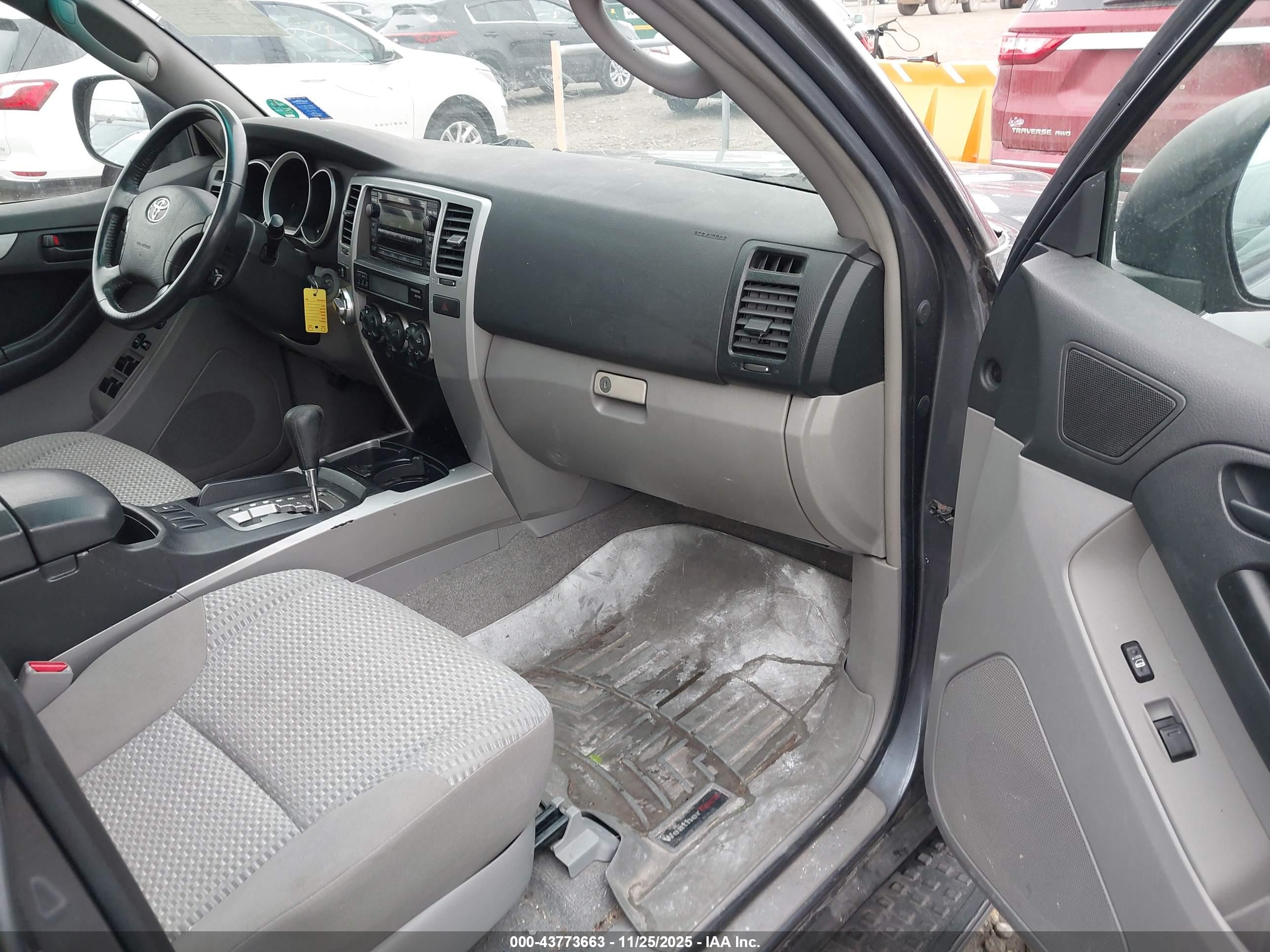 TOYOTA 4RUNNER image 5