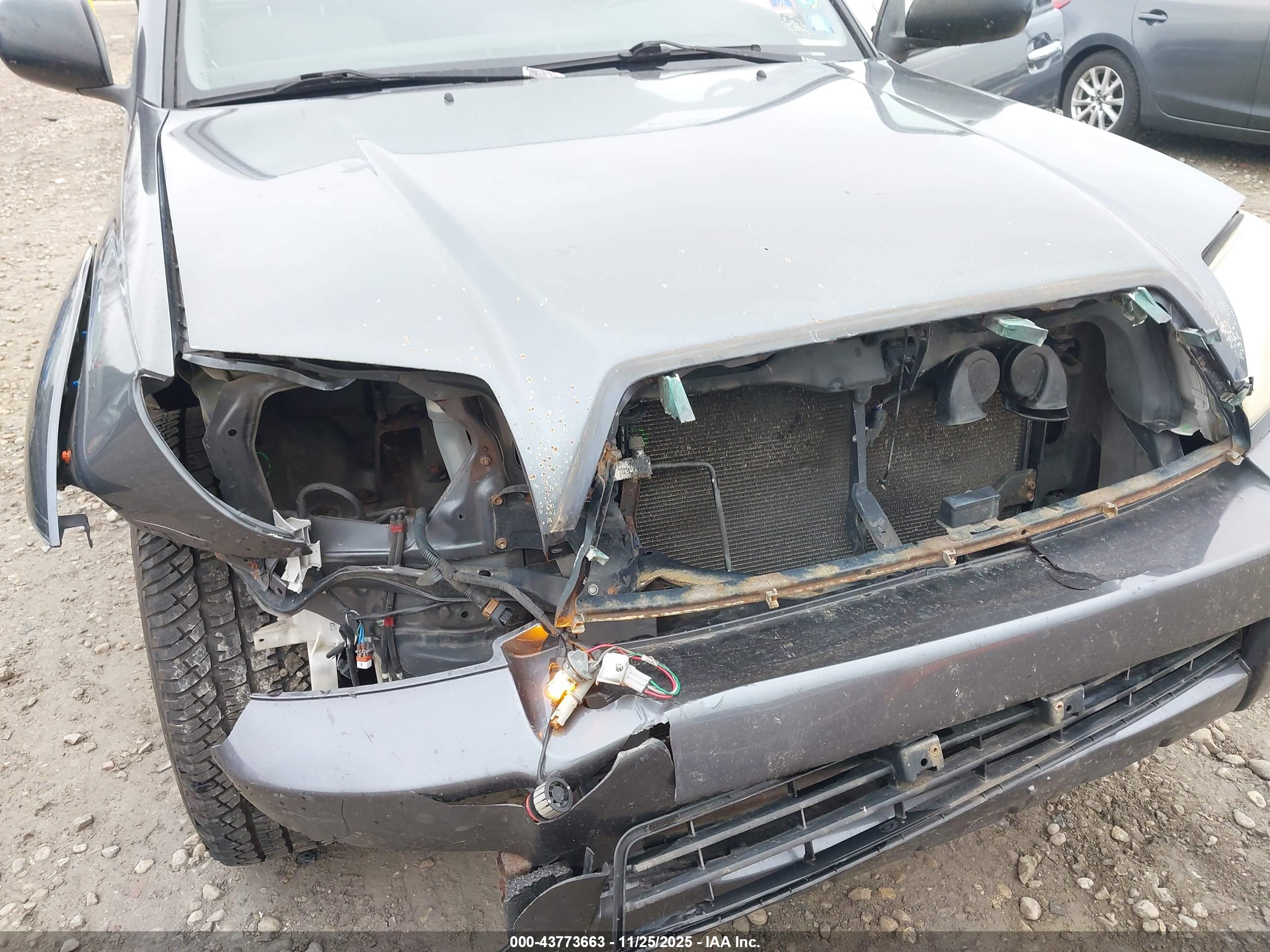 TOYOTA 4RUNNER image 6