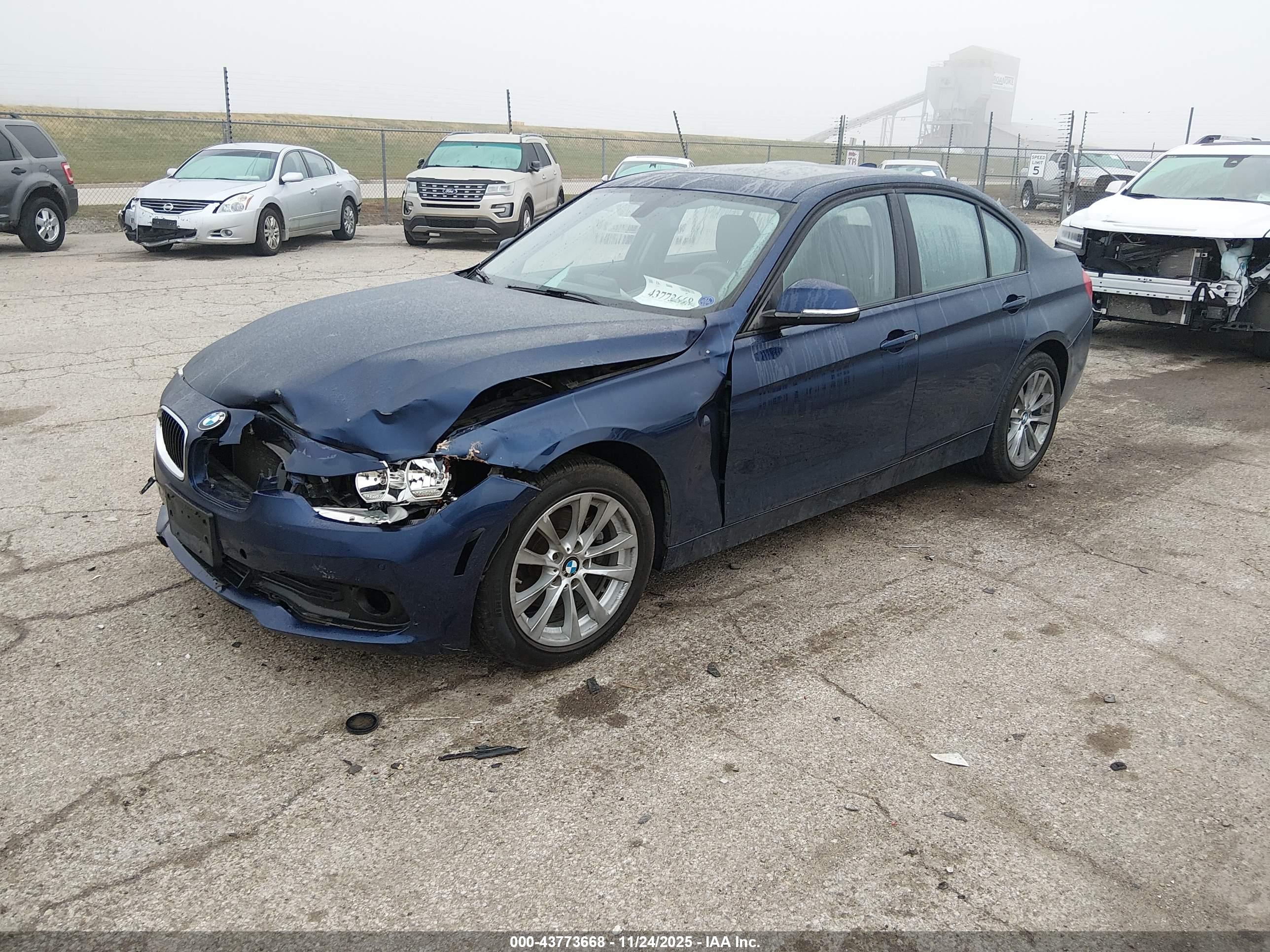 BMW 320I image 2