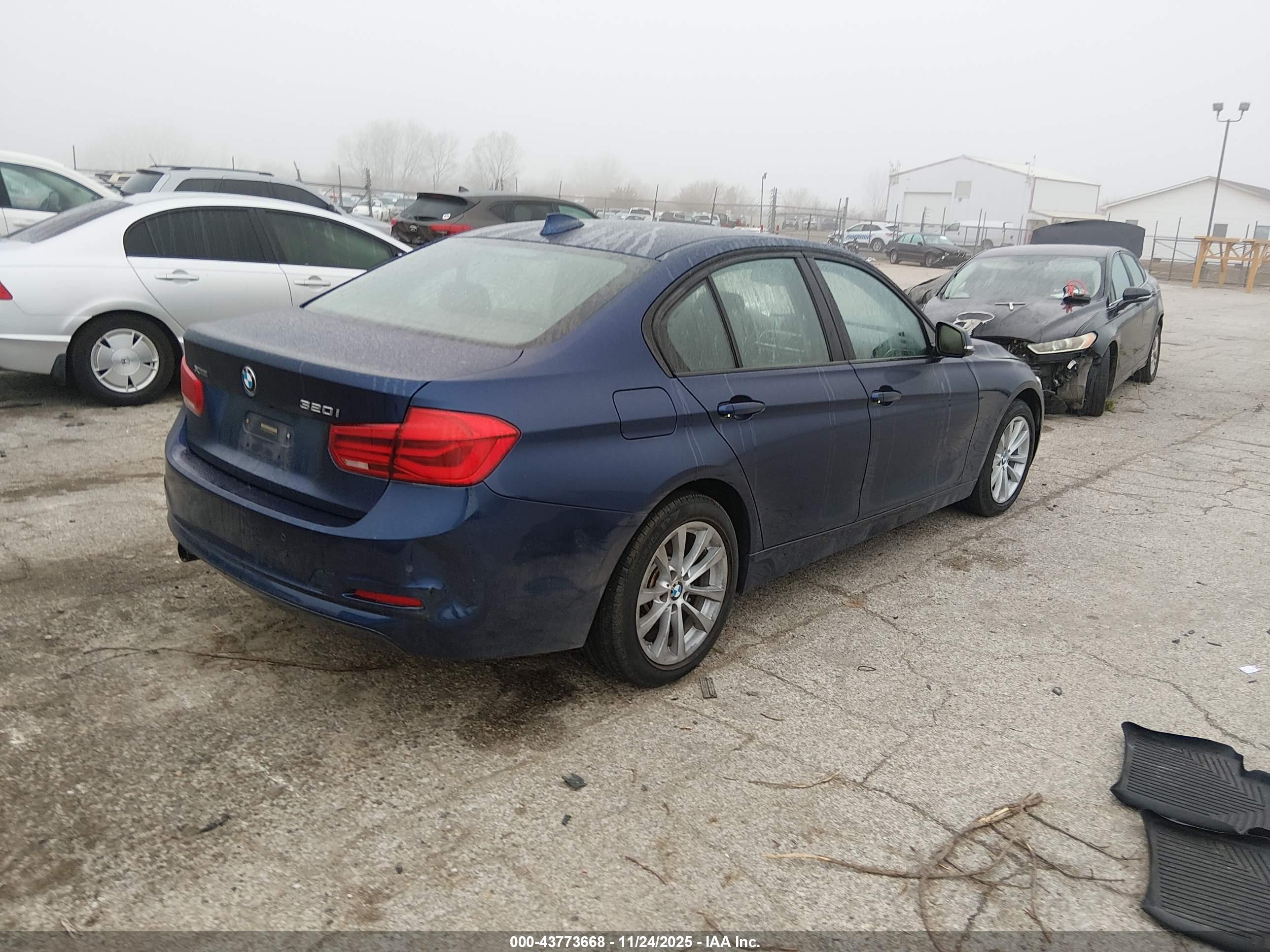 BMW 320I image 4