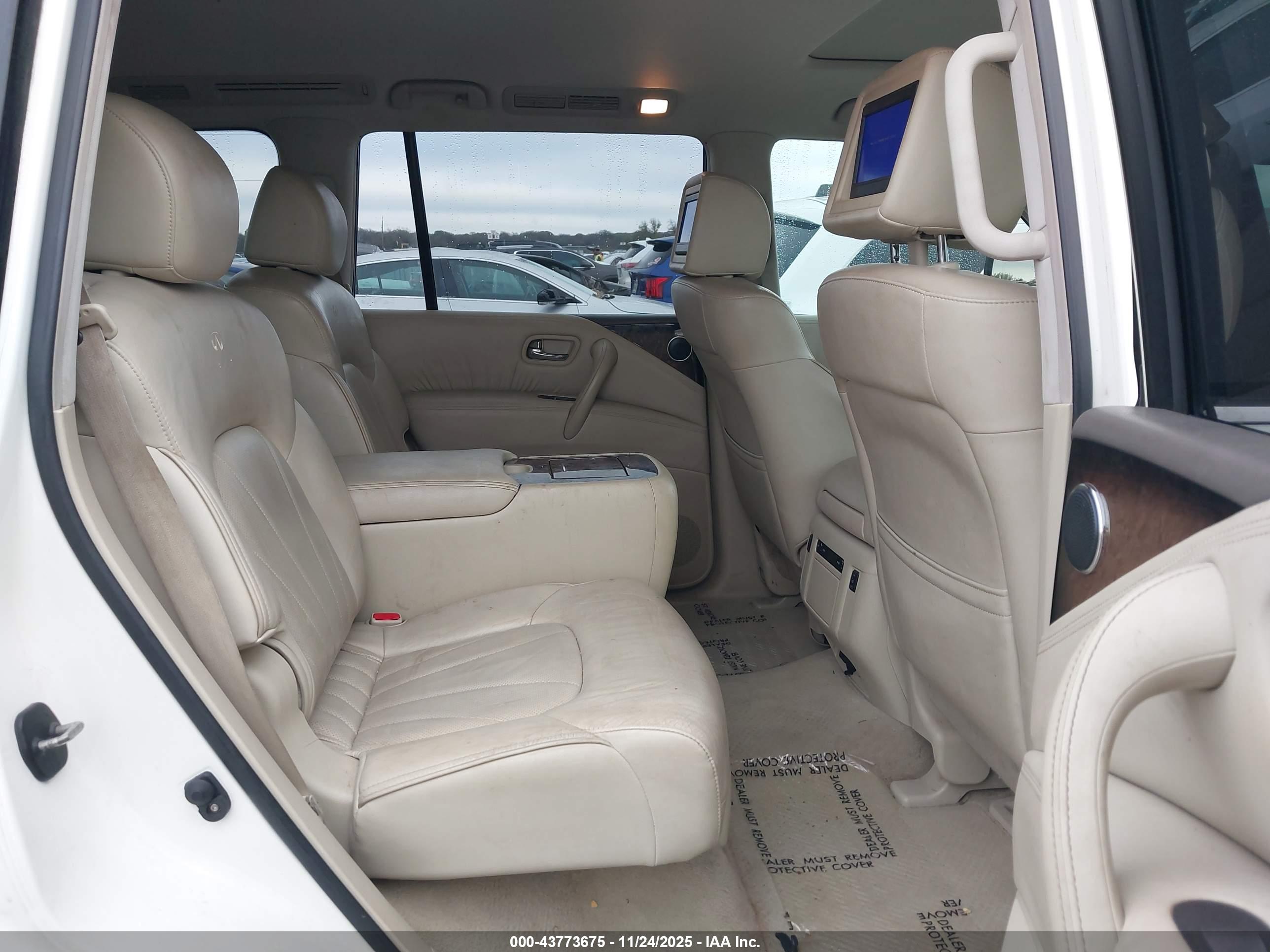 INFINITI QX80 image 8