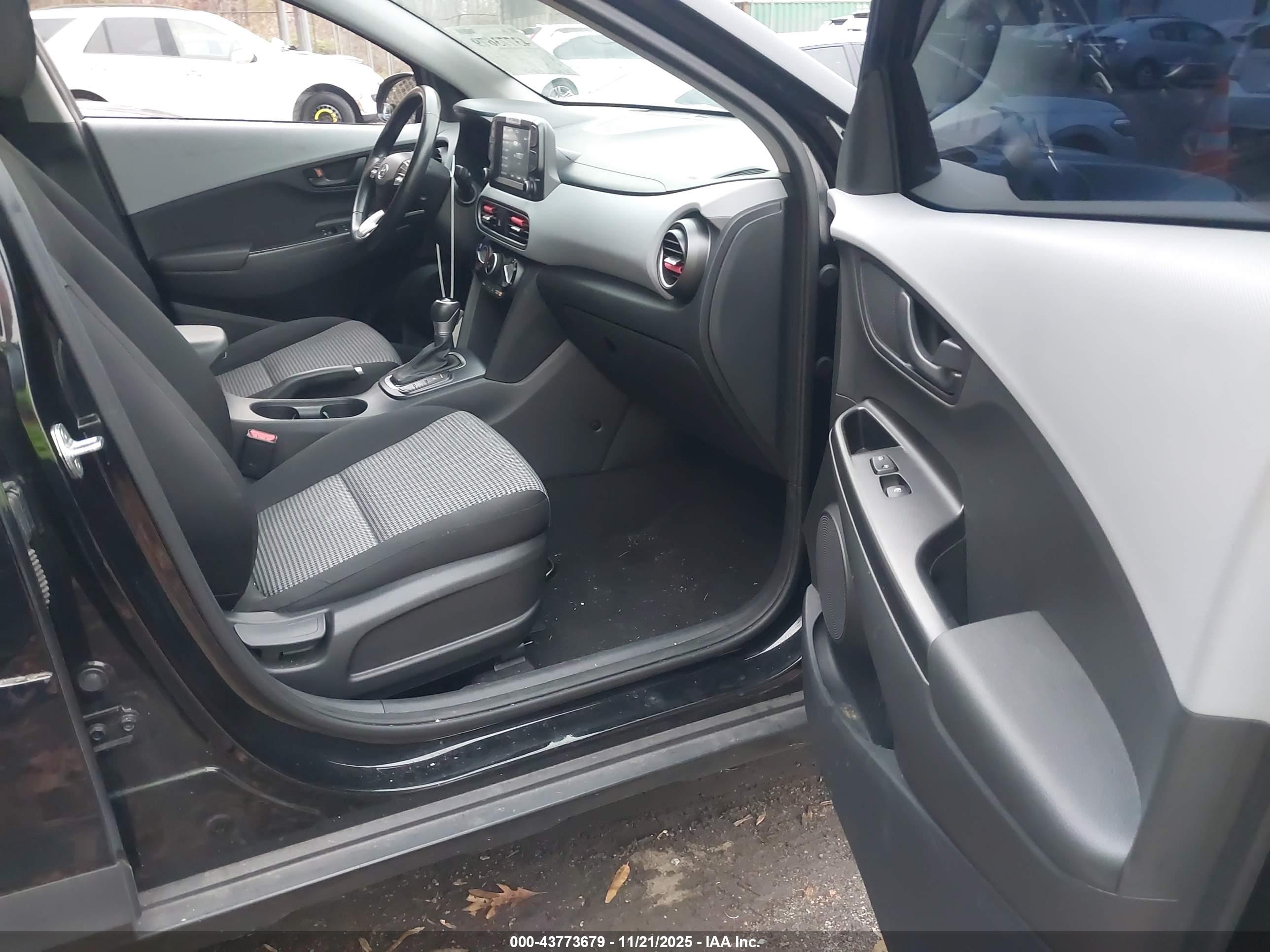 HYUNDAI KONA image 5