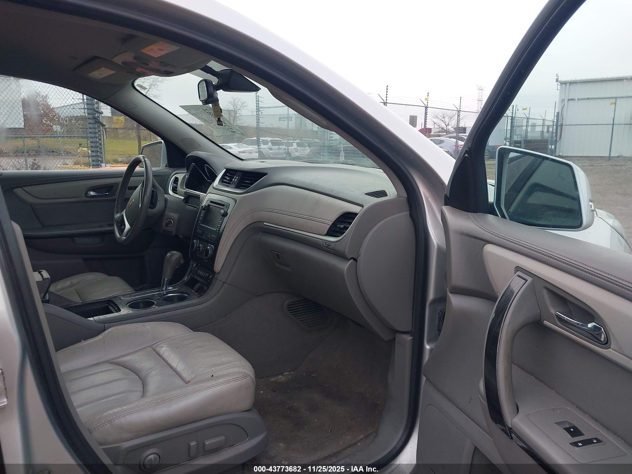 CHEVROLET TRAVERSE image 5