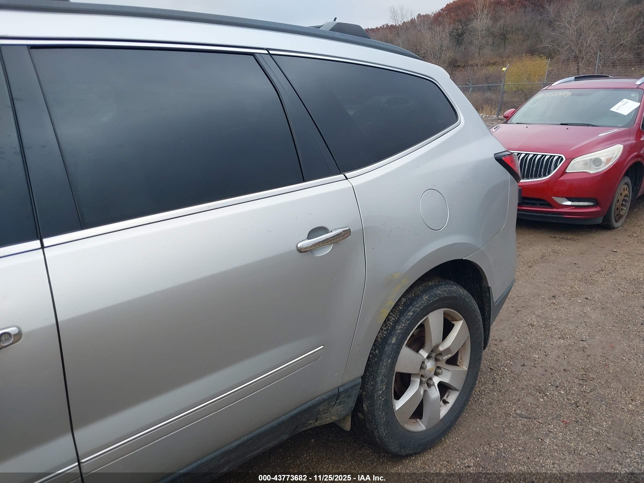 CHEVROLET TRAVERSE image 6