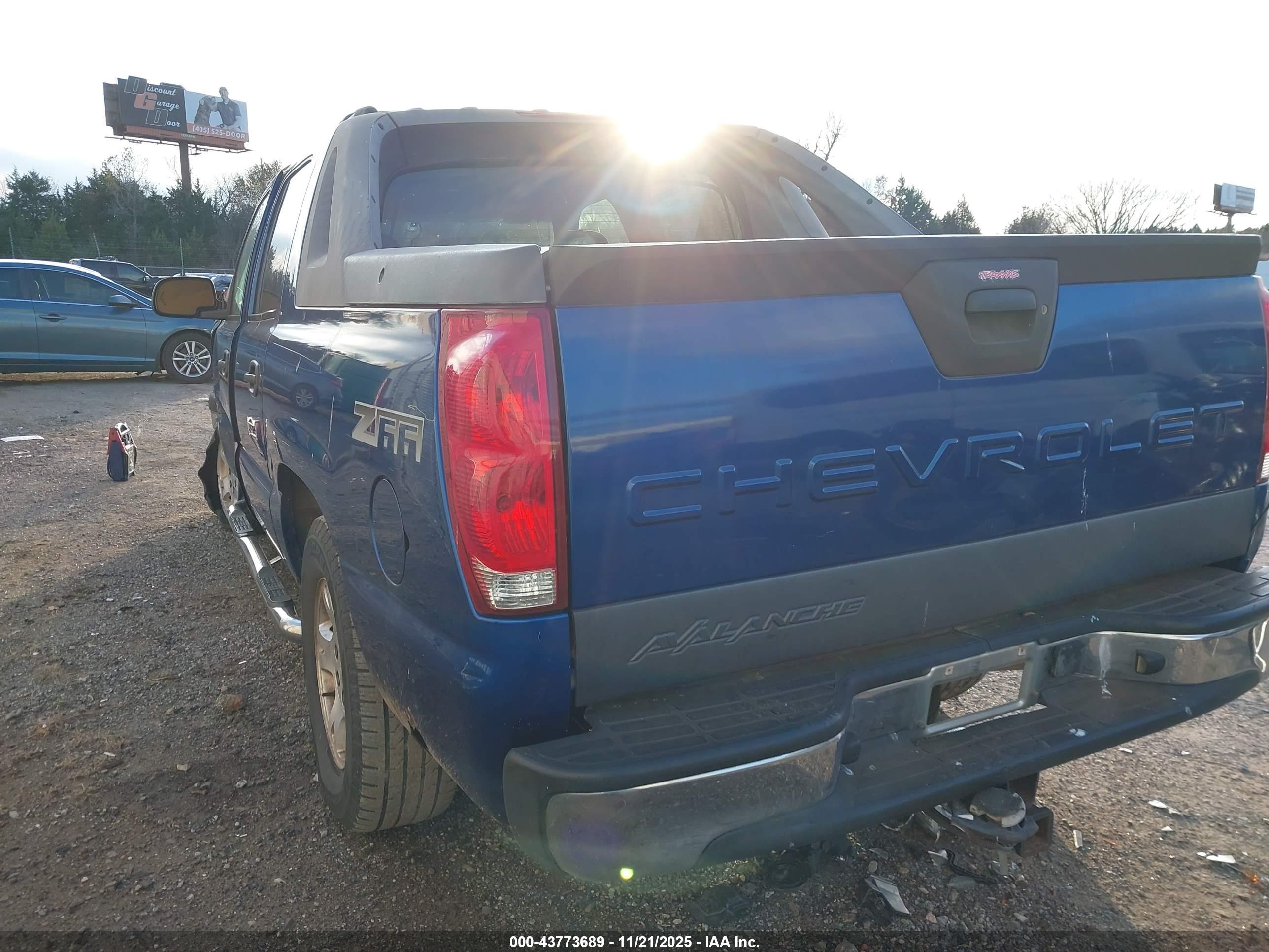 CHEVROLET AVALANCHE image 3