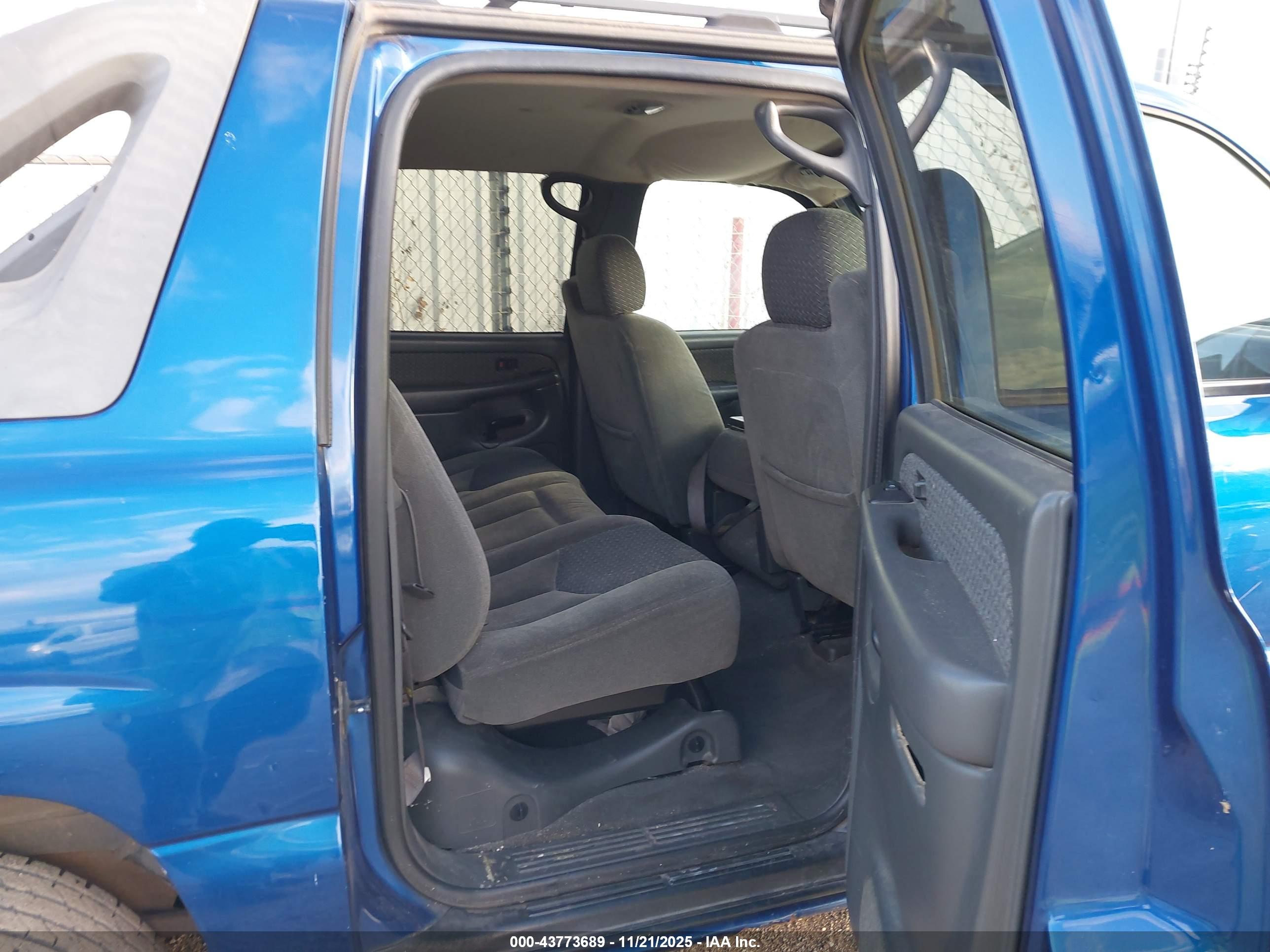 CHEVROLET AVALANCHE image 8