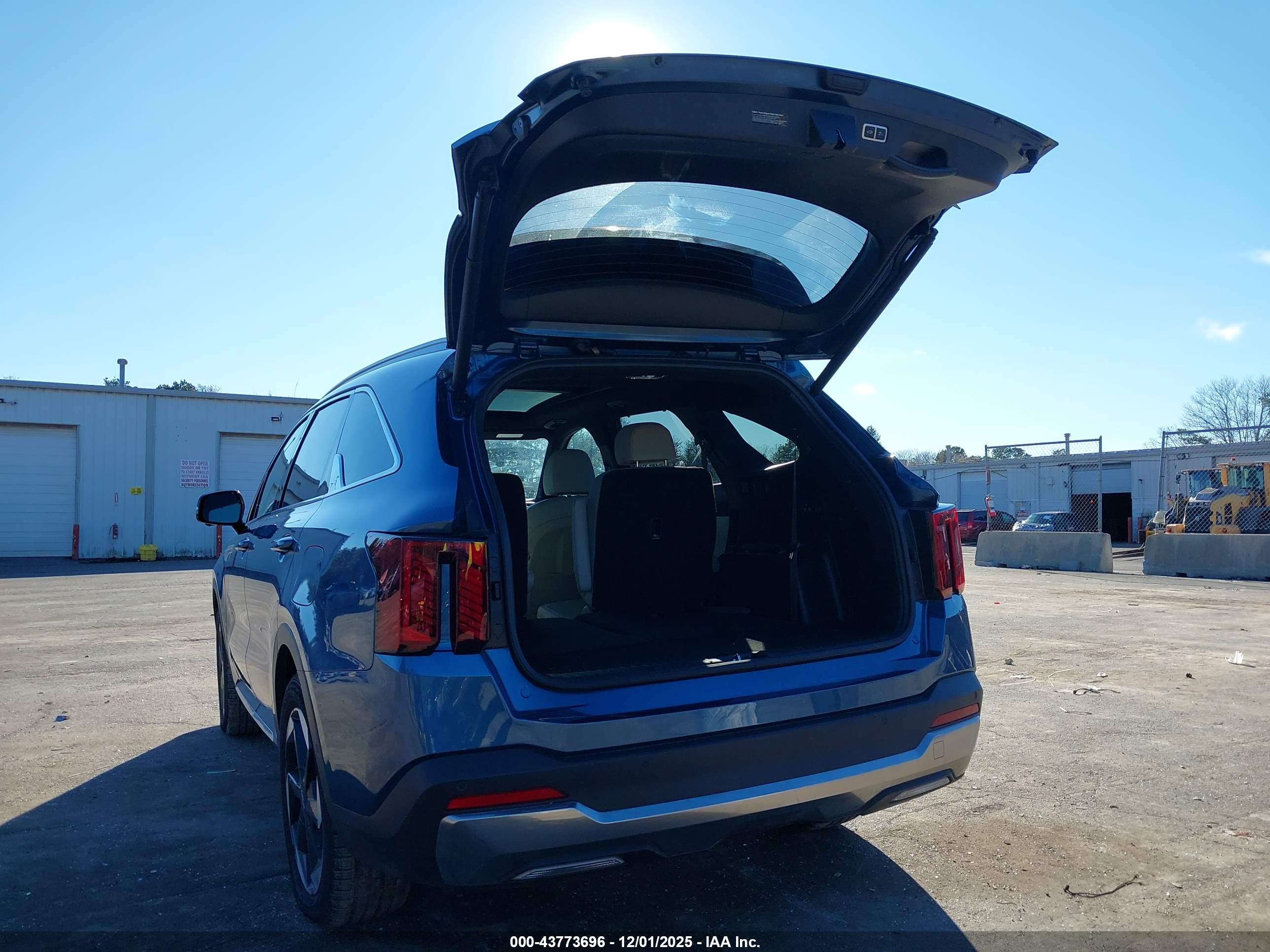 KIA SORENTO image 3