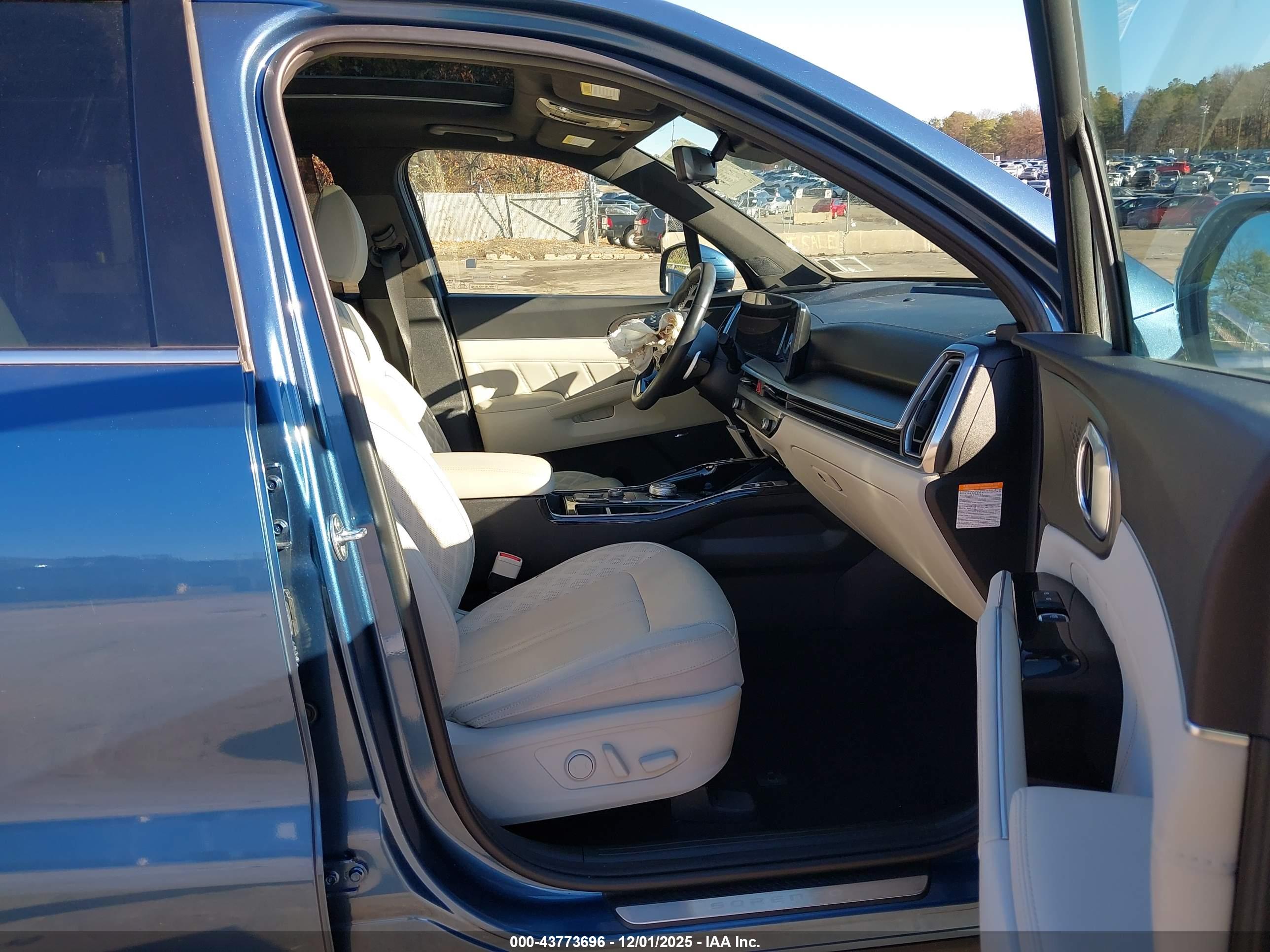 KIA SORENTO image 5