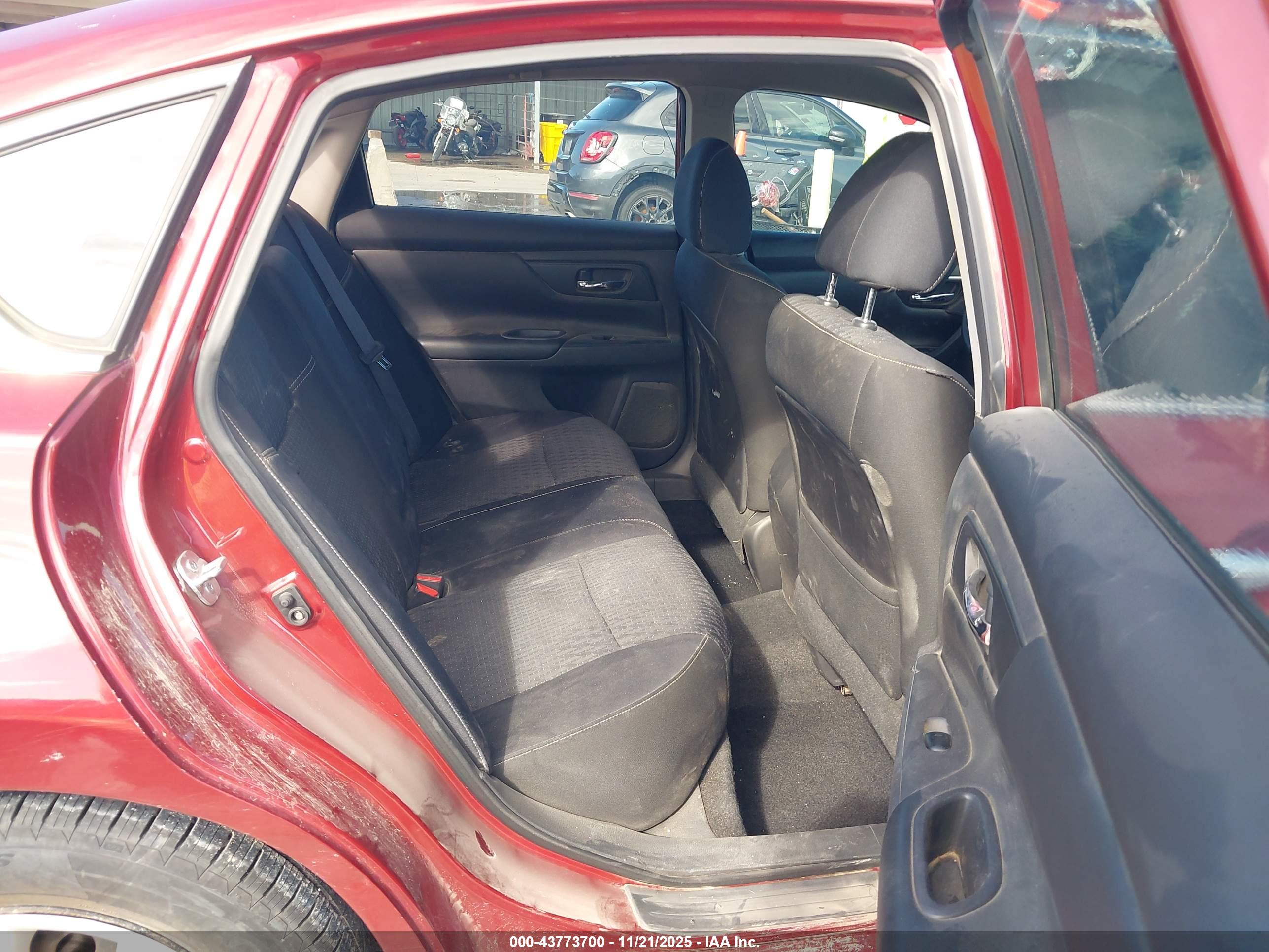 NISSAN ALTIMA image 8