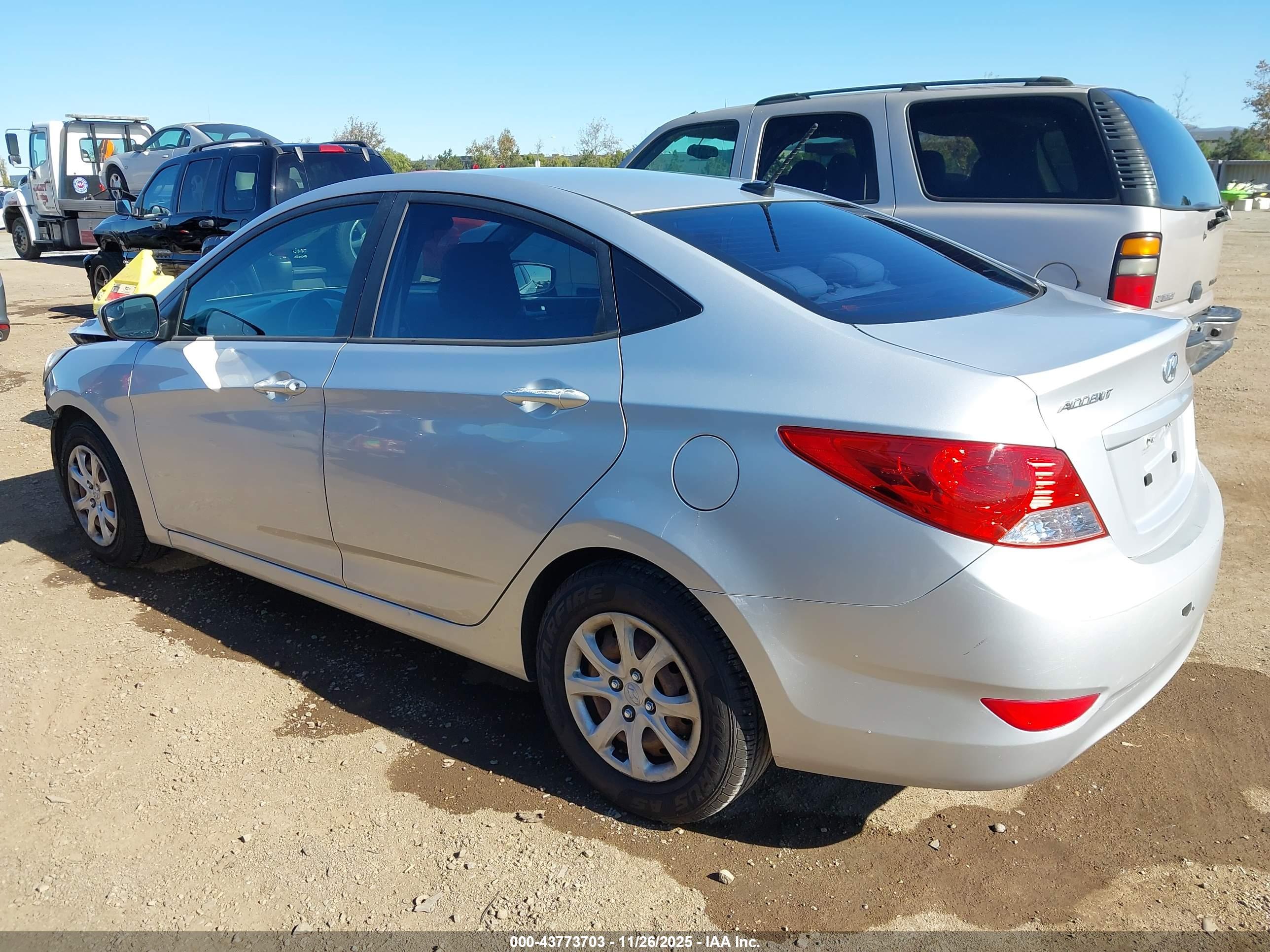 HYUNDAI ACCENT image 3