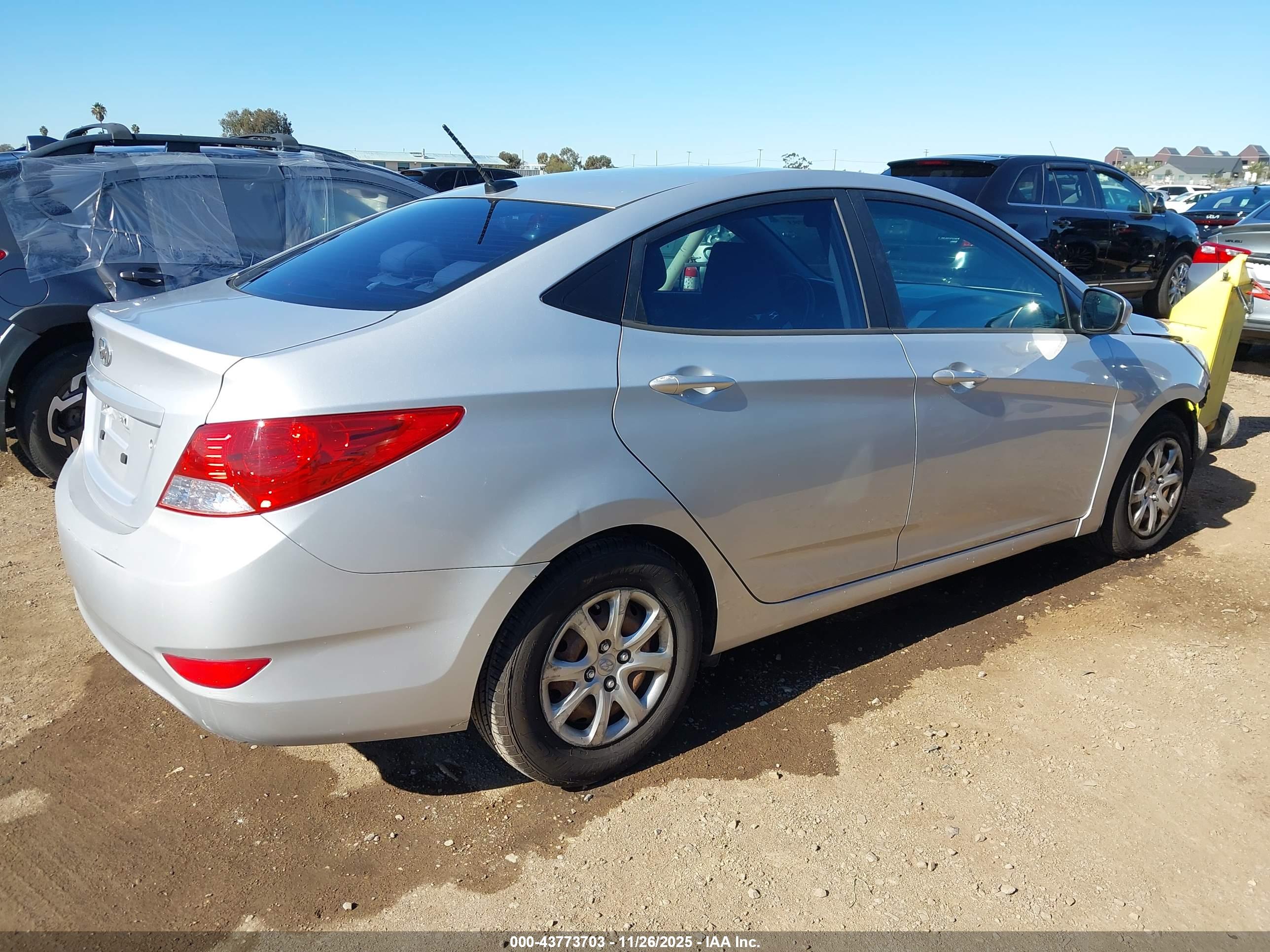 HYUNDAI ACCENT image 4
