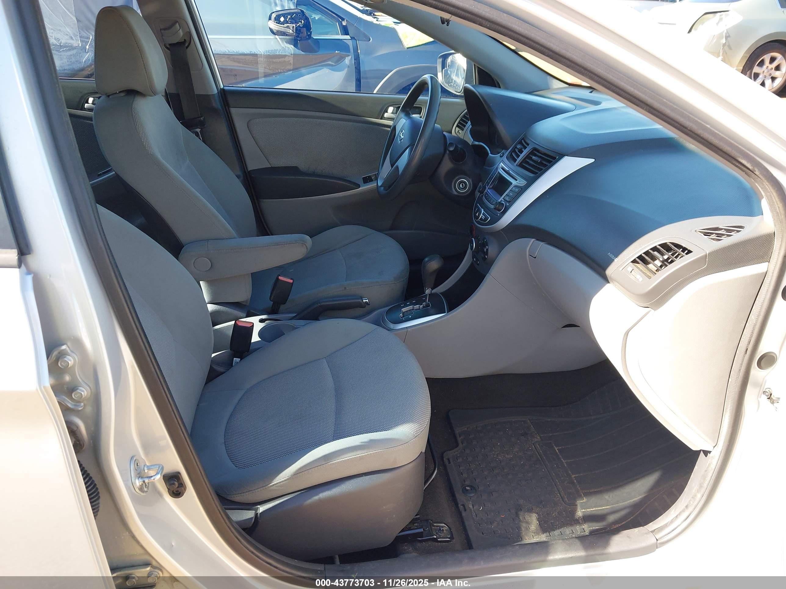 HYUNDAI ACCENT image 5