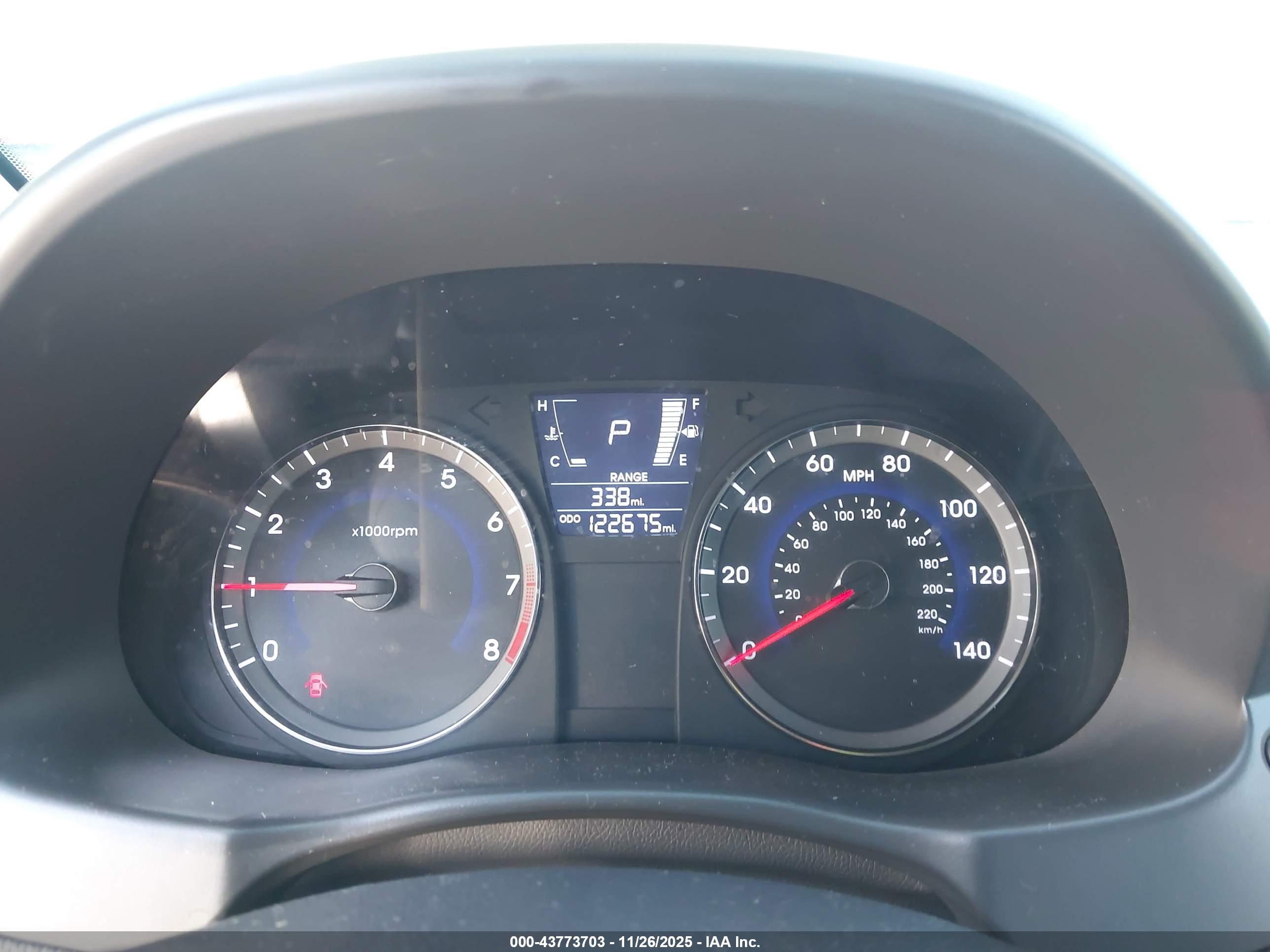 HYUNDAI ACCENT image 7
