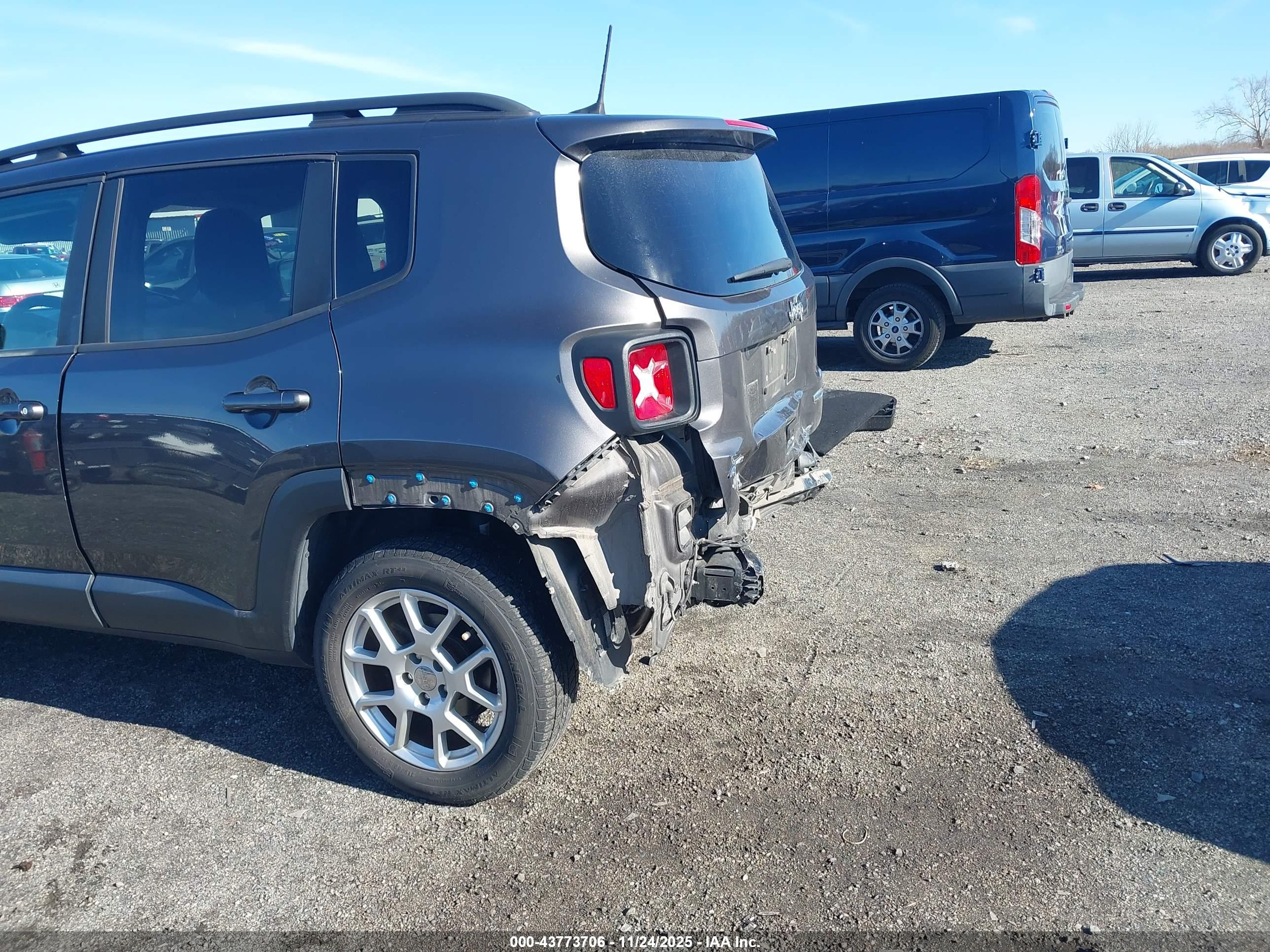 JEEP RENEGADE image 6