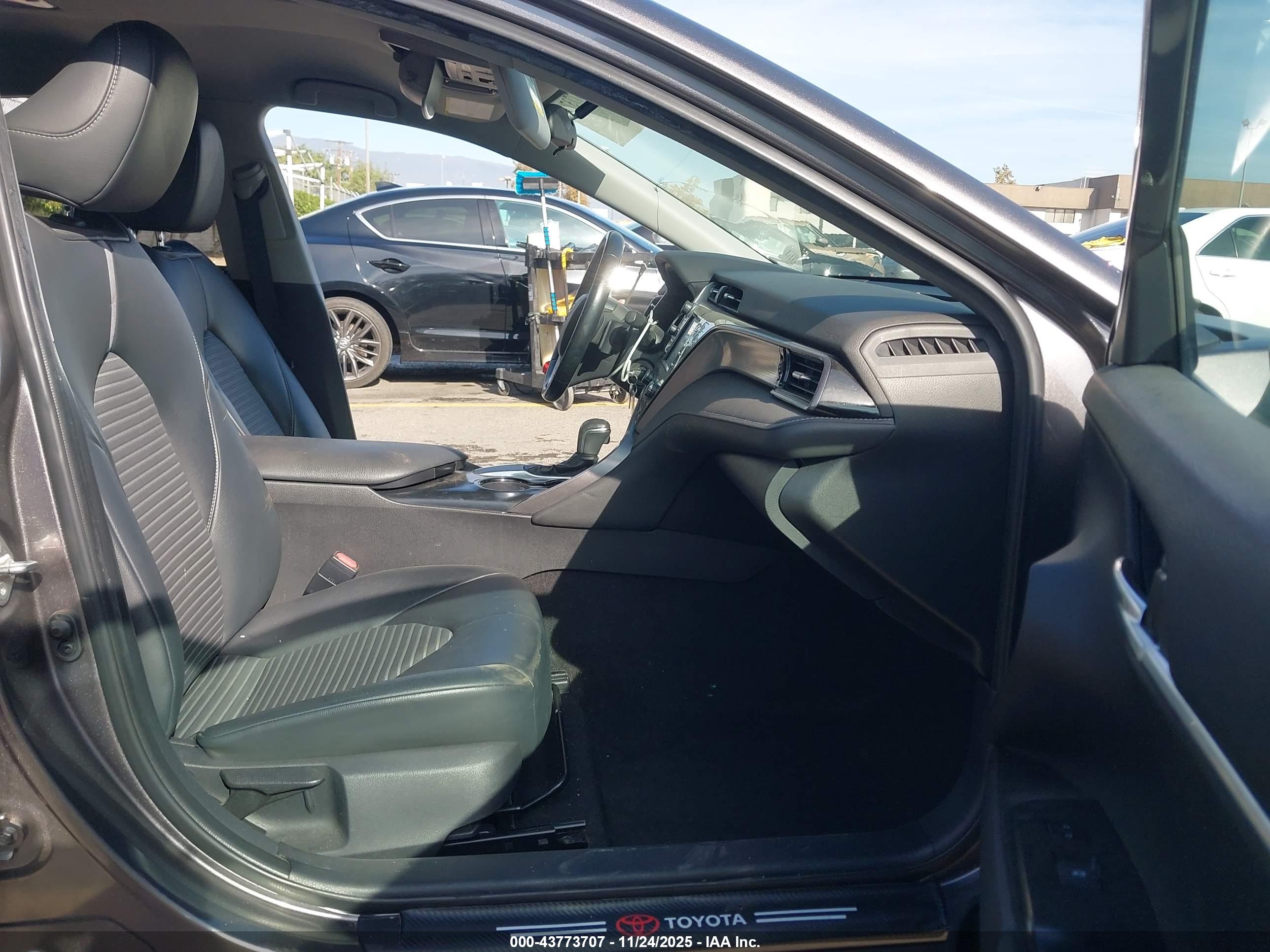 TOYOTA CAMRY image 5