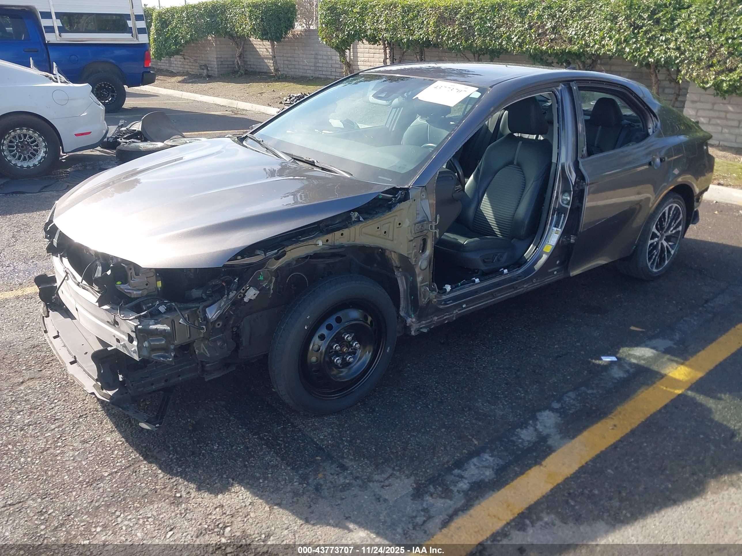 TOYOTA CAMRY image 6