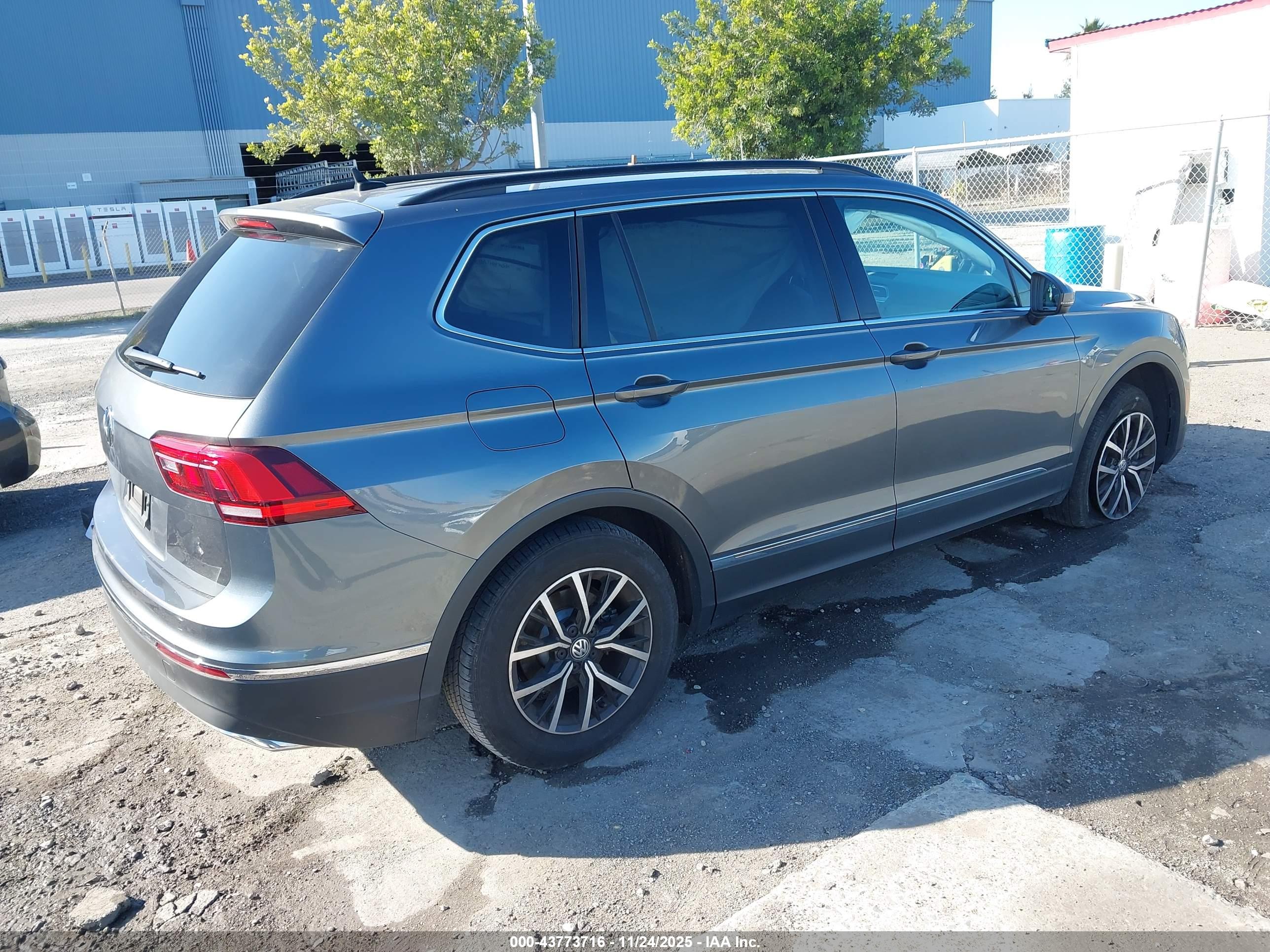 VOLKSWAGEN TIGUAN image 4