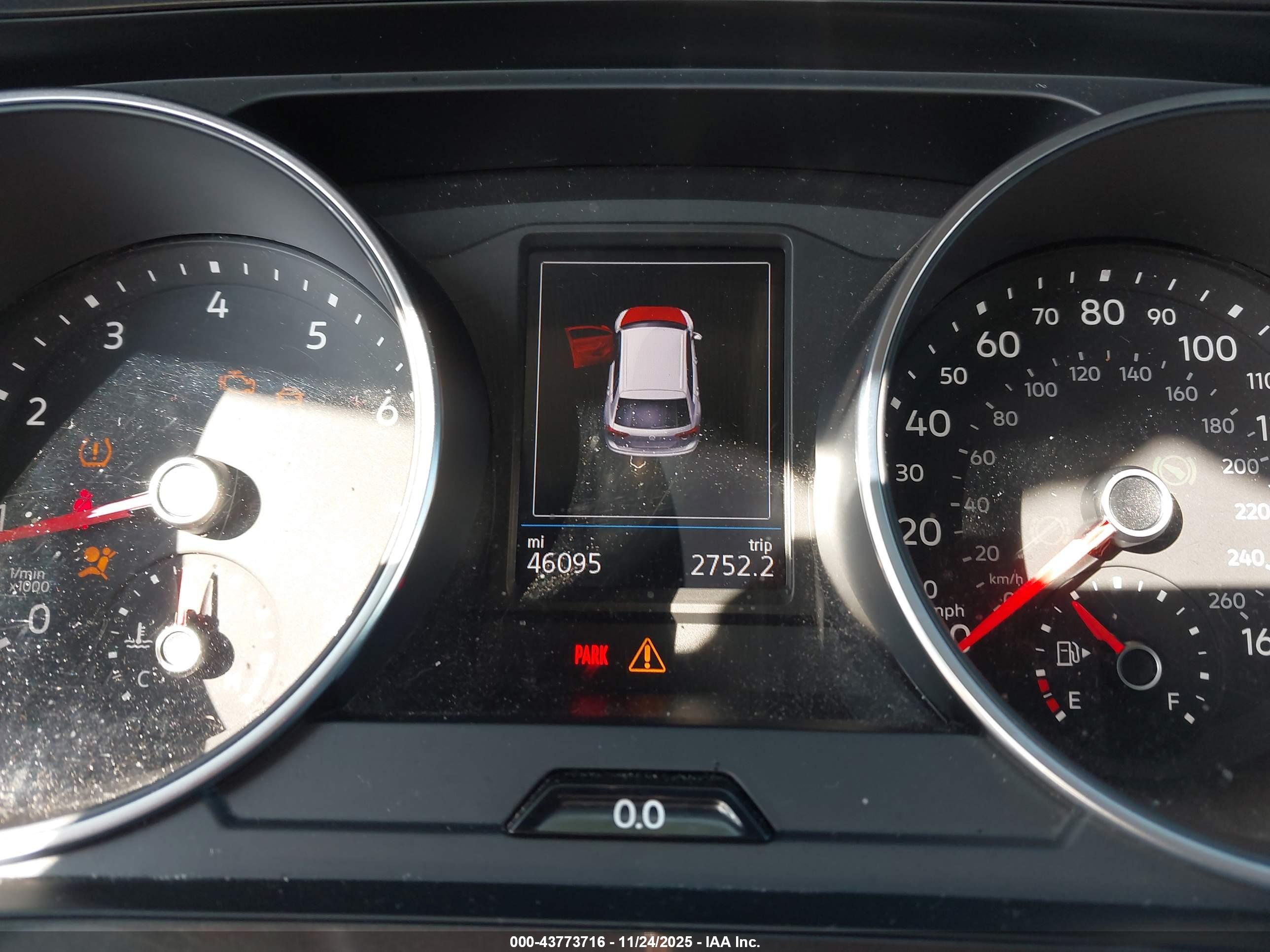 VOLKSWAGEN TIGUAN image 7