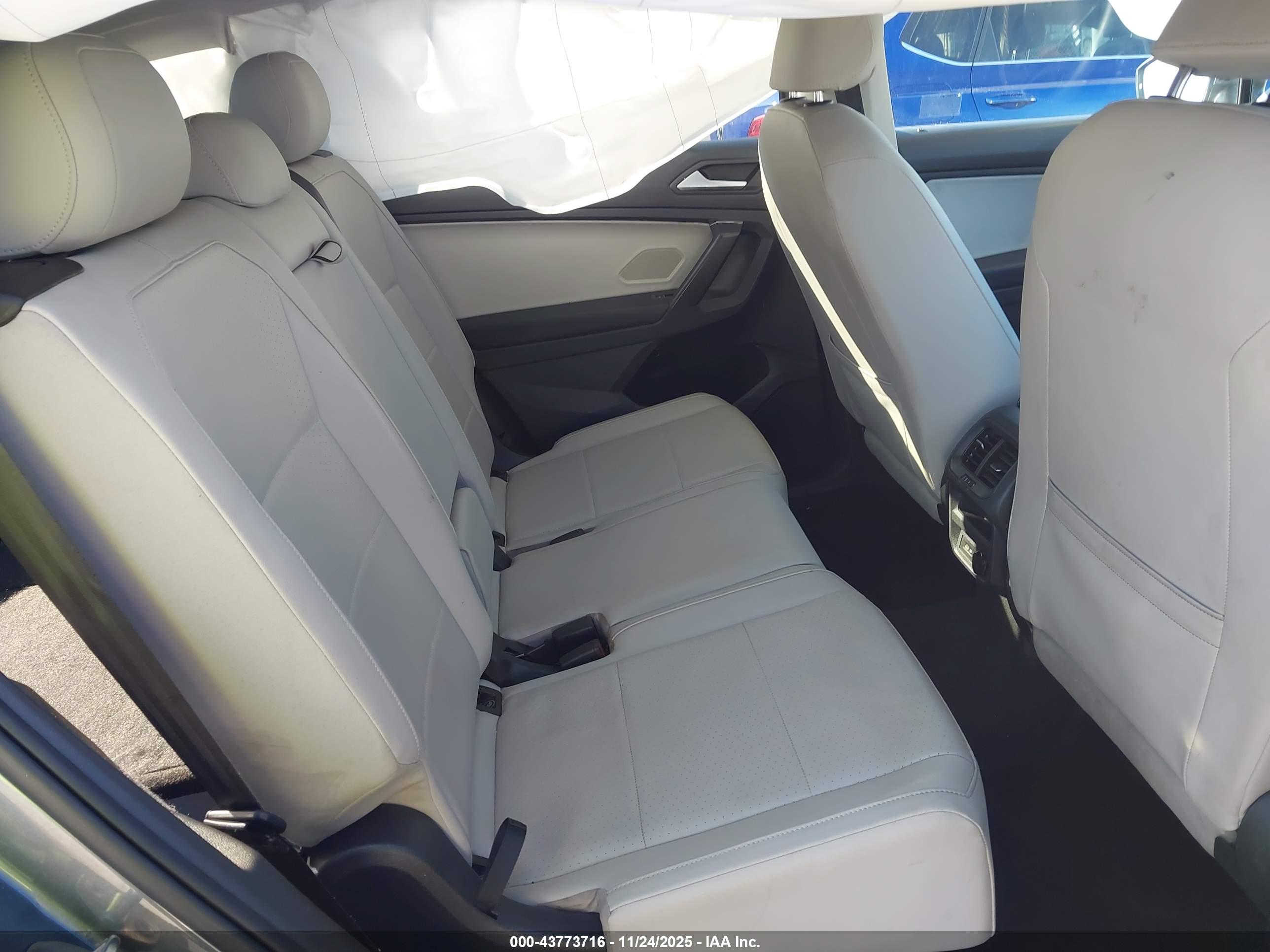 VOLKSWAGEN TIGUAN image 8