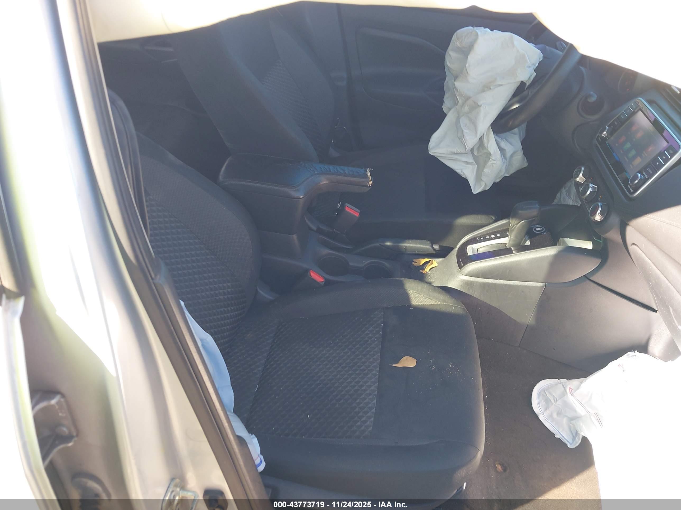 NISSAN VERSA image 5