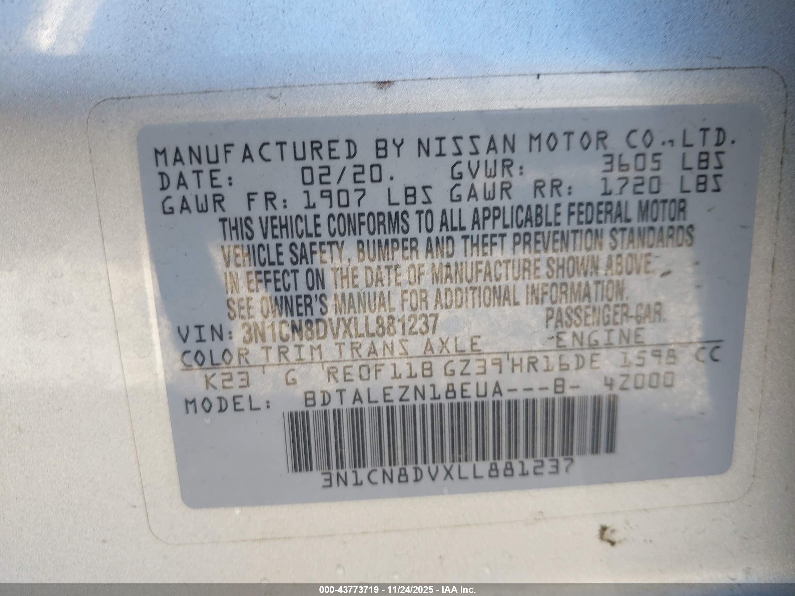NISSAN VERSA image 9