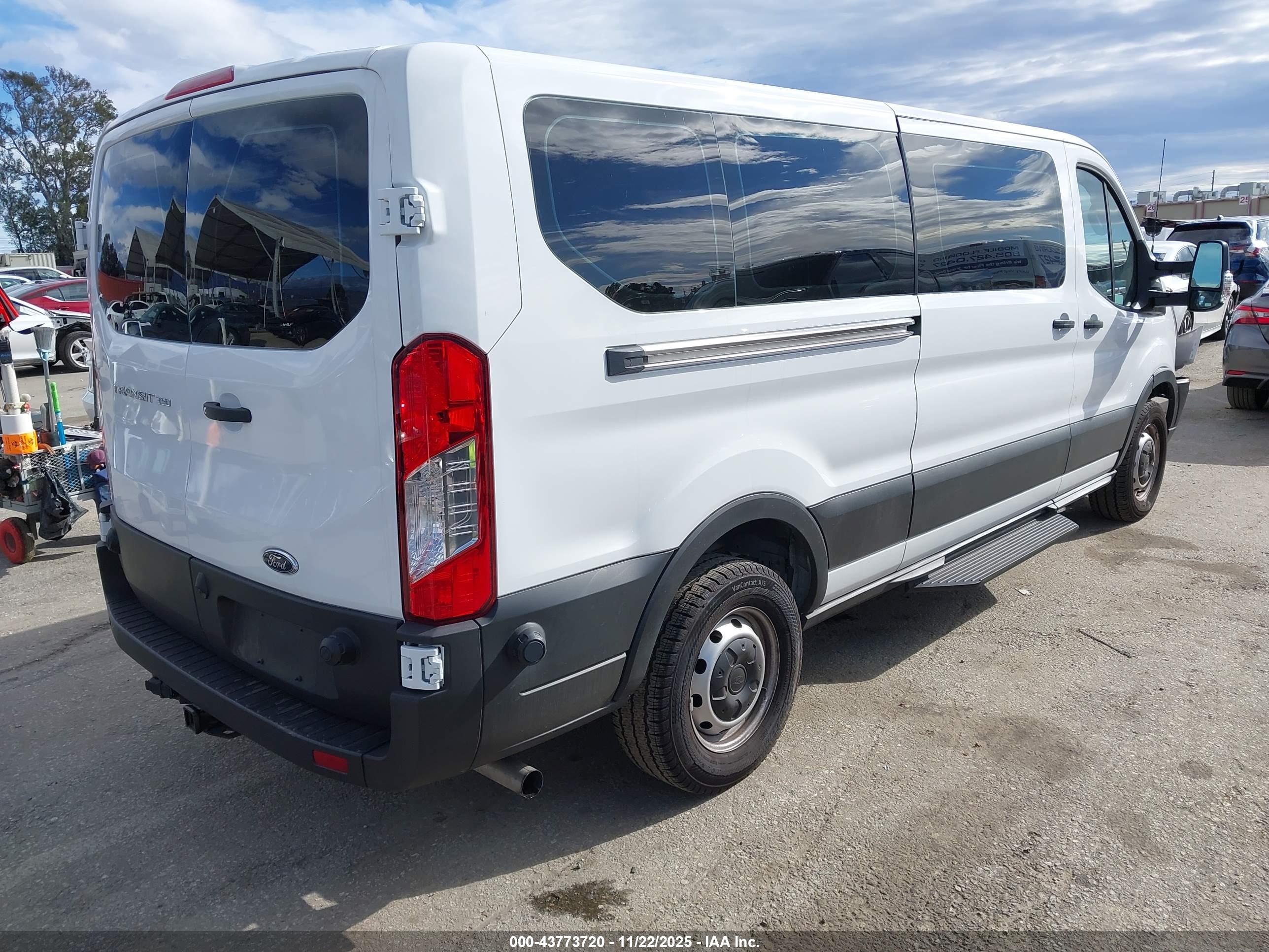 FORD TRANSIT image 4