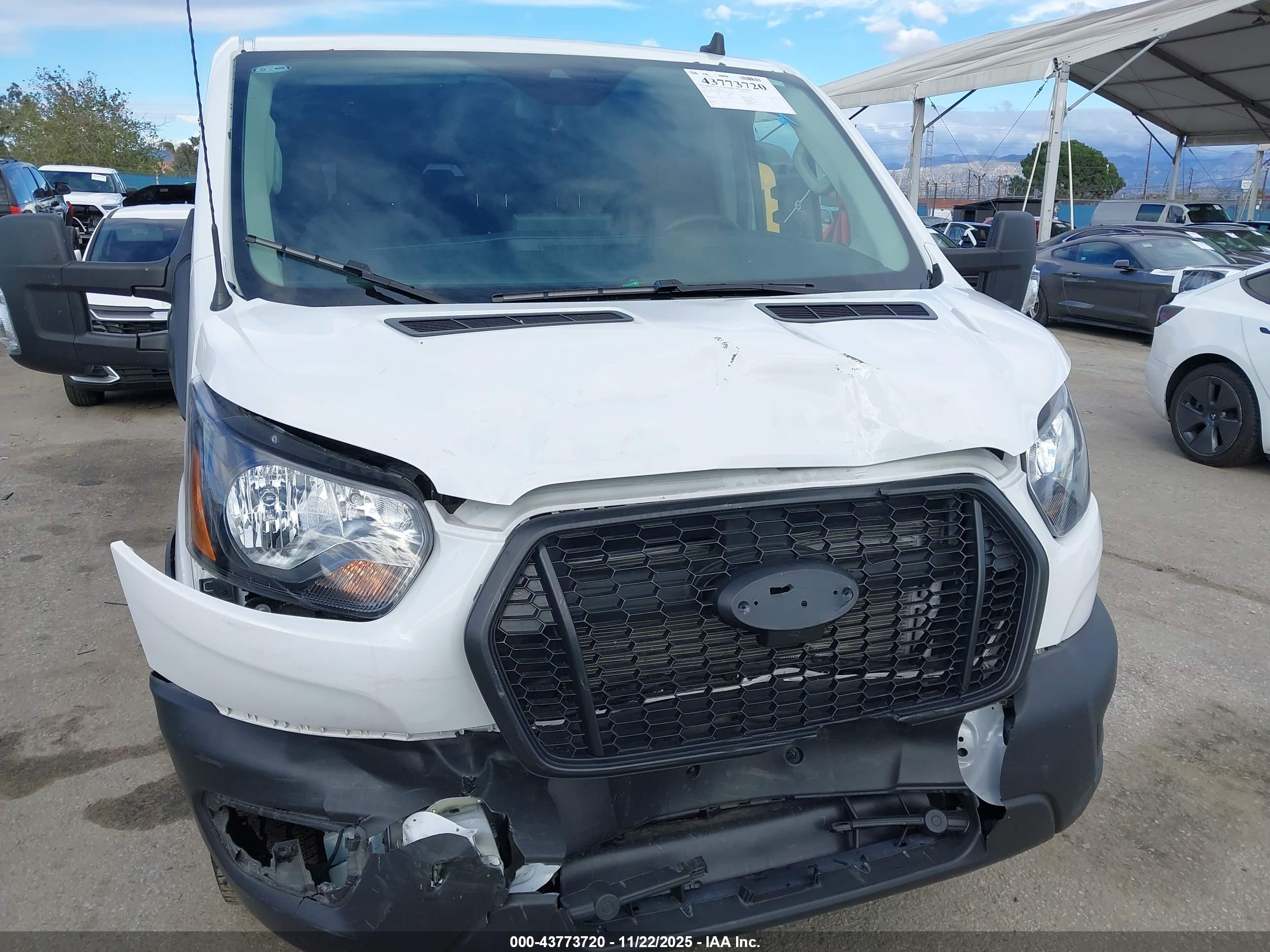 FORD TRANSIT image 6