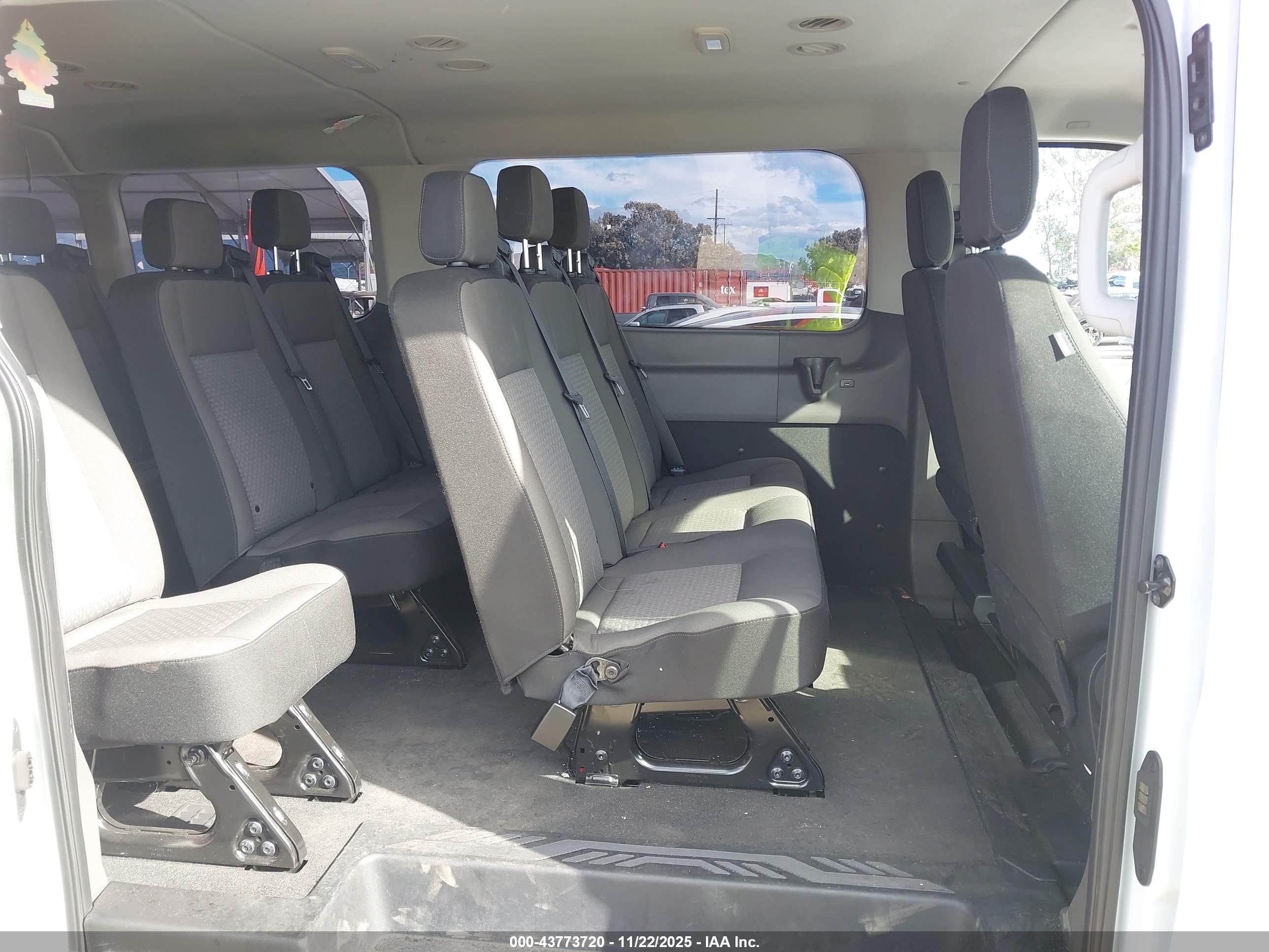 FORD TRANSIT image 8
