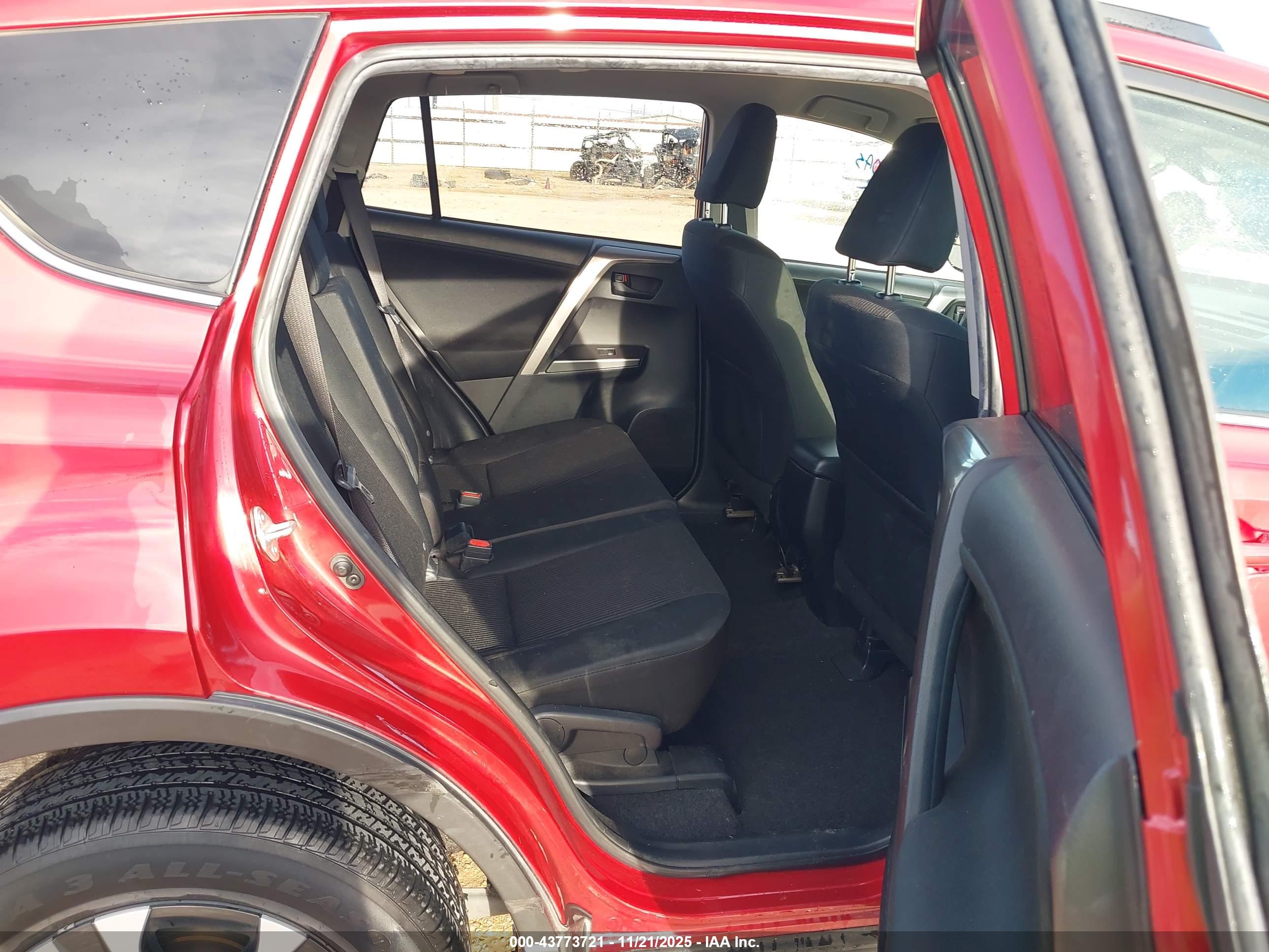 TOYOTA RAV4 image 8